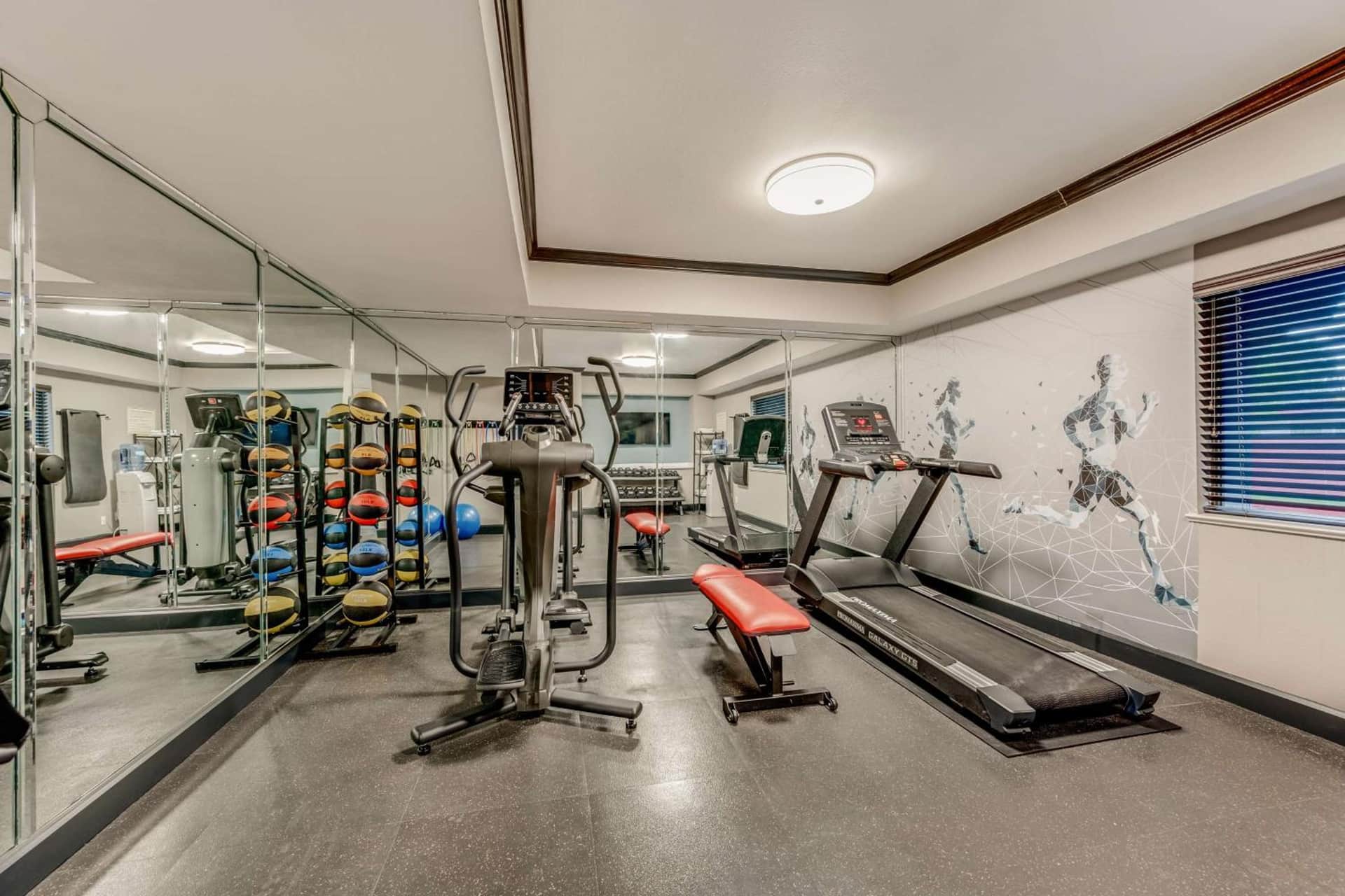 Huntsville Inn & Suites
