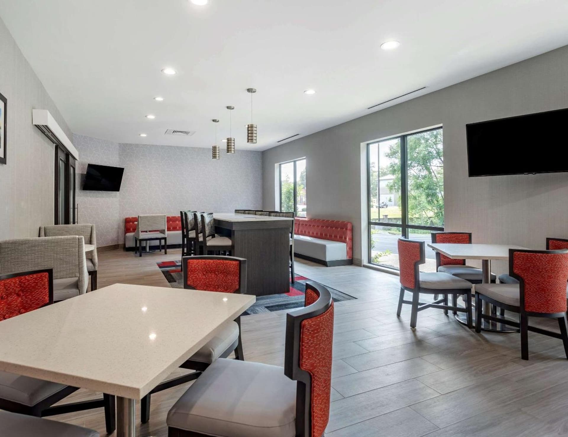 Comfort Inn & Suites