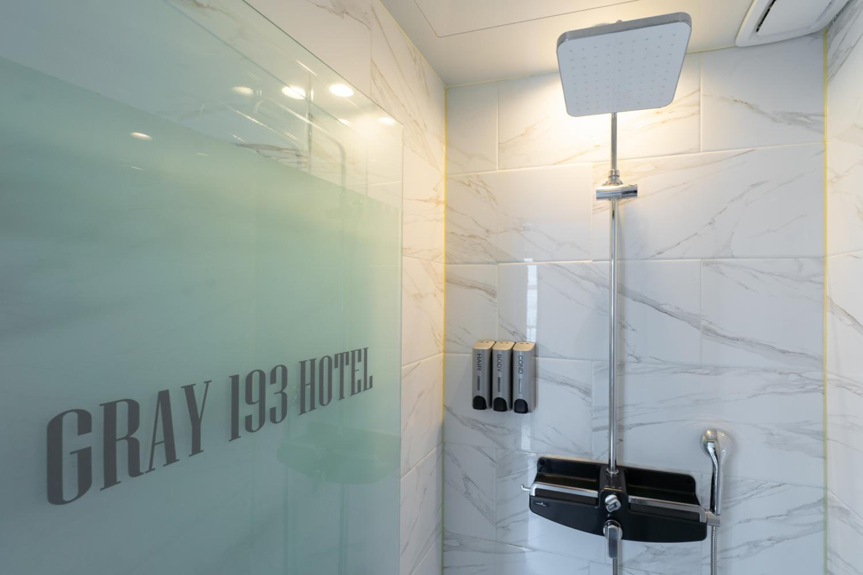 Gray 193 Gwangan Beach 그레이 193 광안리