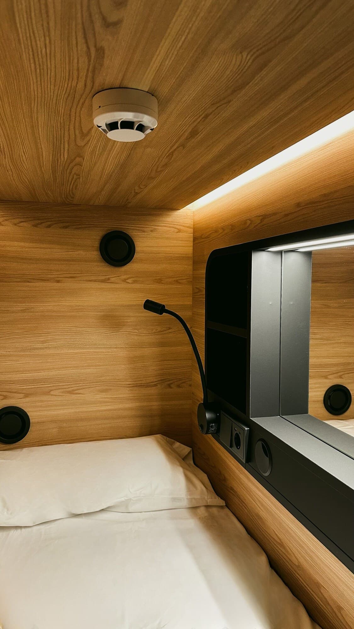 GettSleep Madrid Airport T4S - Boarding Pass Required
