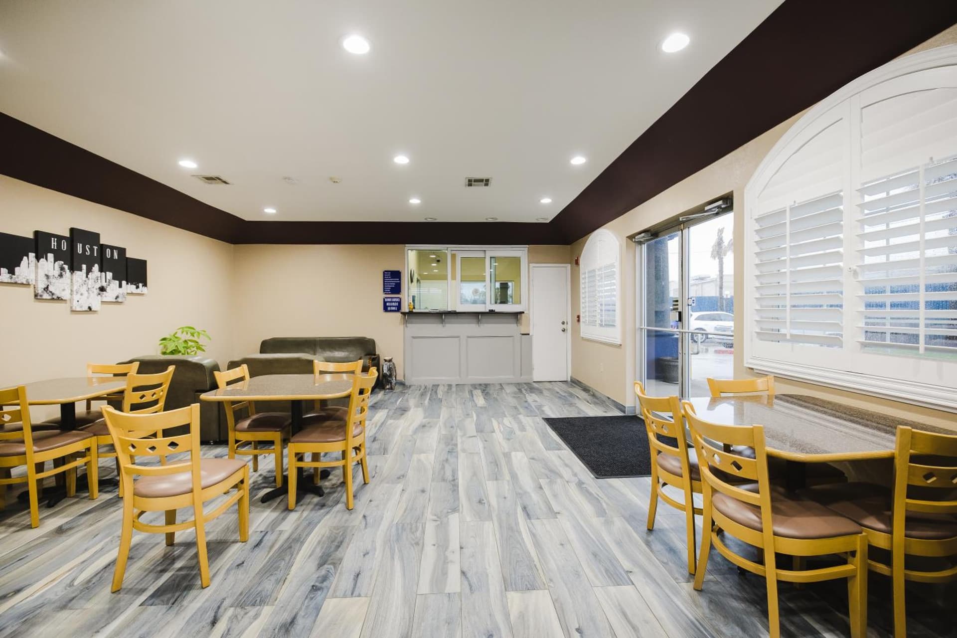 Sapphire Inn & Suites