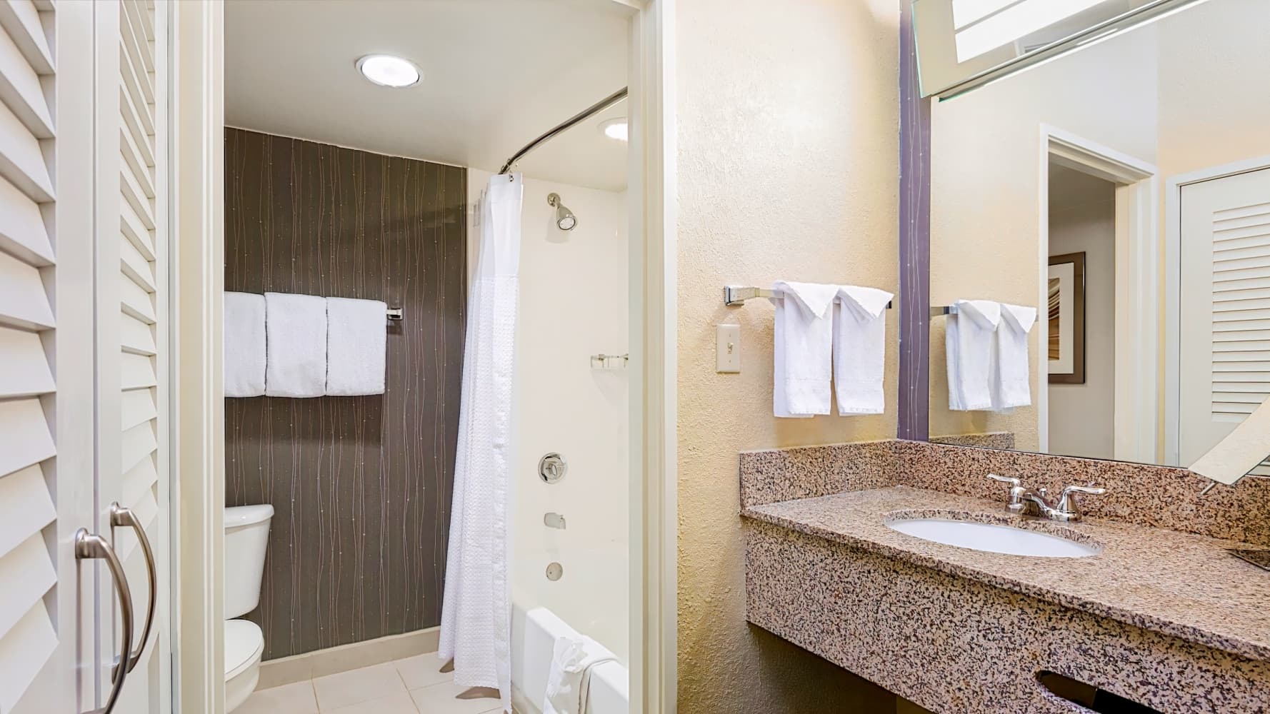 Courtyard by Marriott Austin The Domain Area