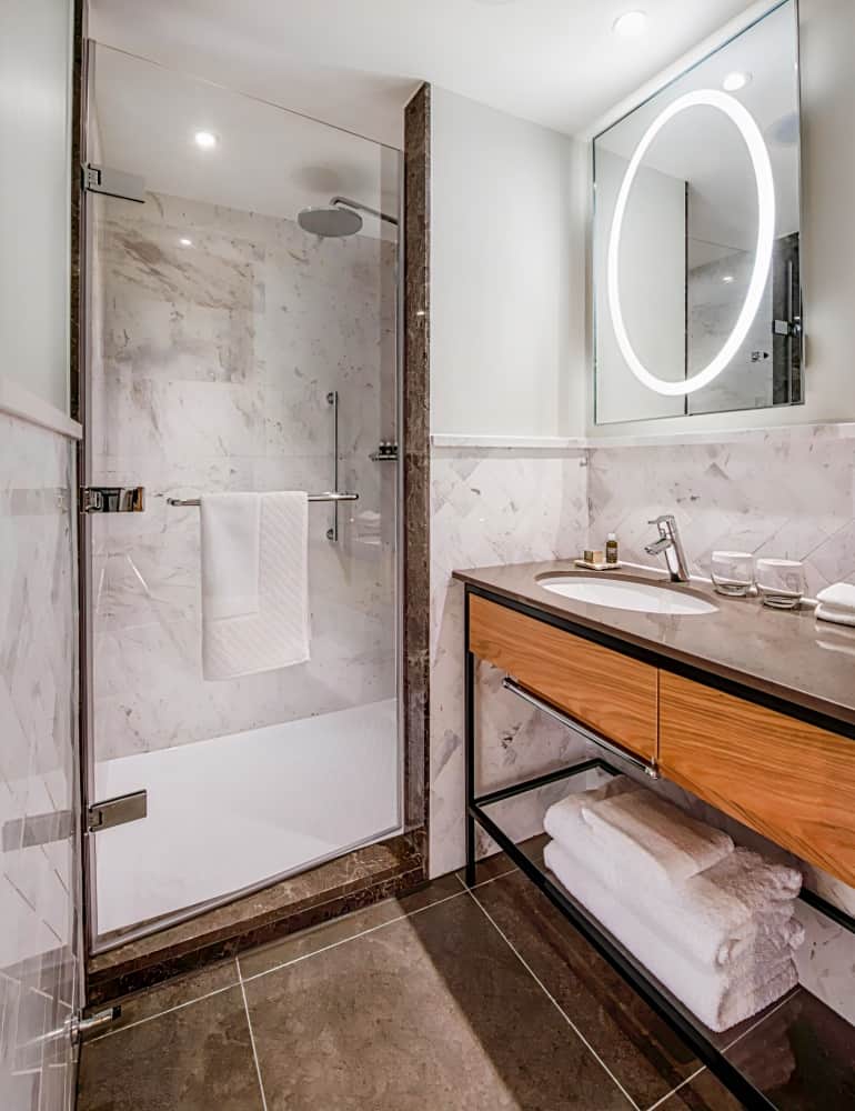 Lincoln Plaza London, Curio Collection by Hilton
