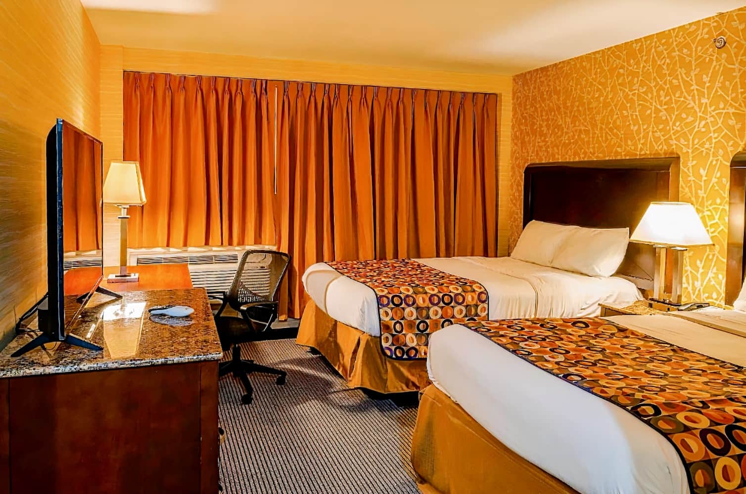 Elmhurst Hotel