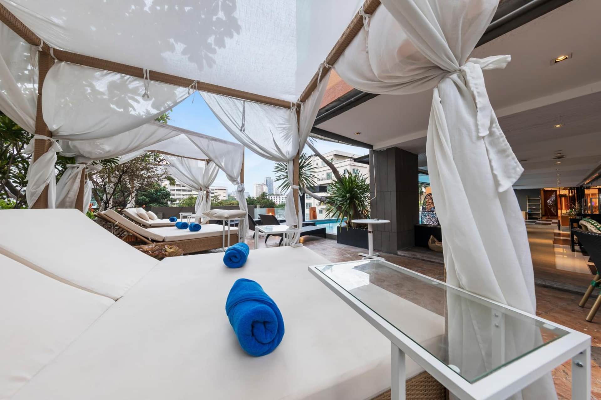Golden Tulip Mandison Suites