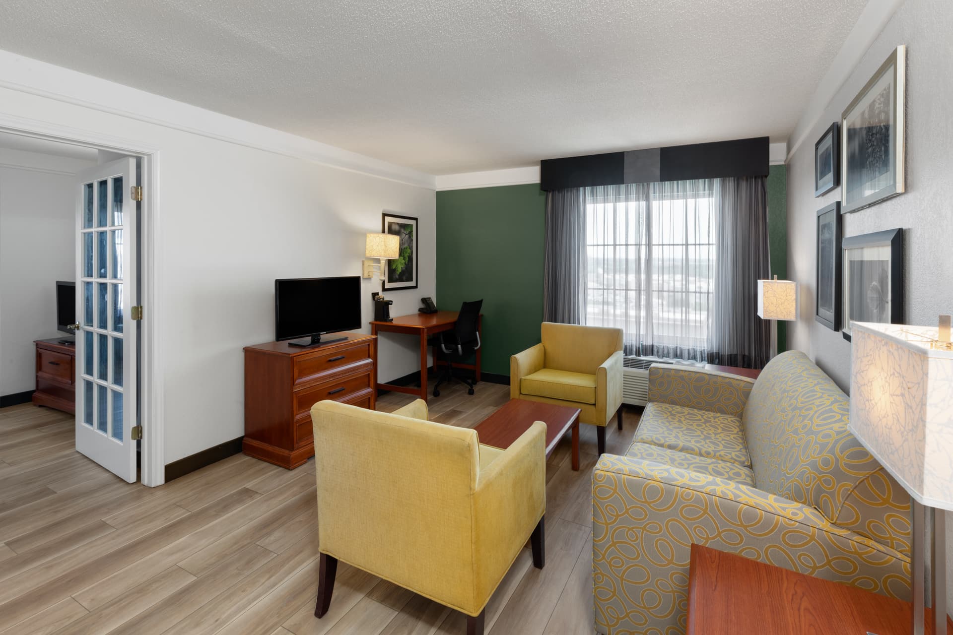 La Quinta Inn & Suites by Wyndham San Antonio Airport