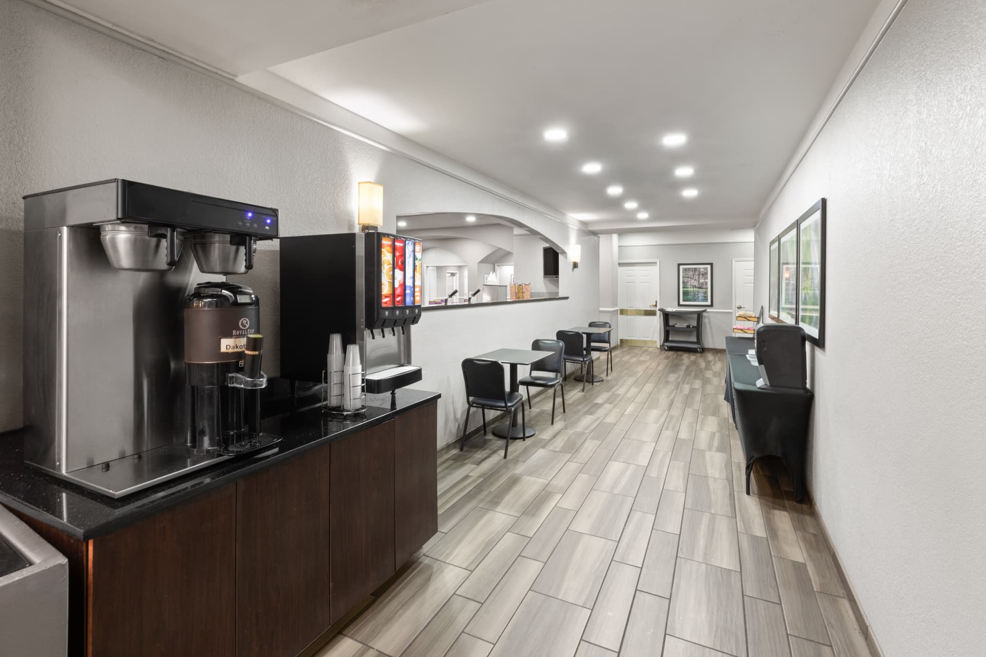 La Quinta Inn & Suites by Wyndham San Antonio Airport