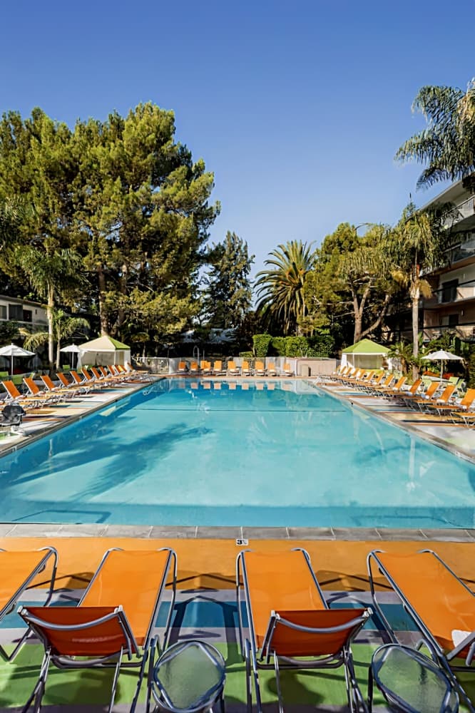 Sportsmen's Lodge Hotel