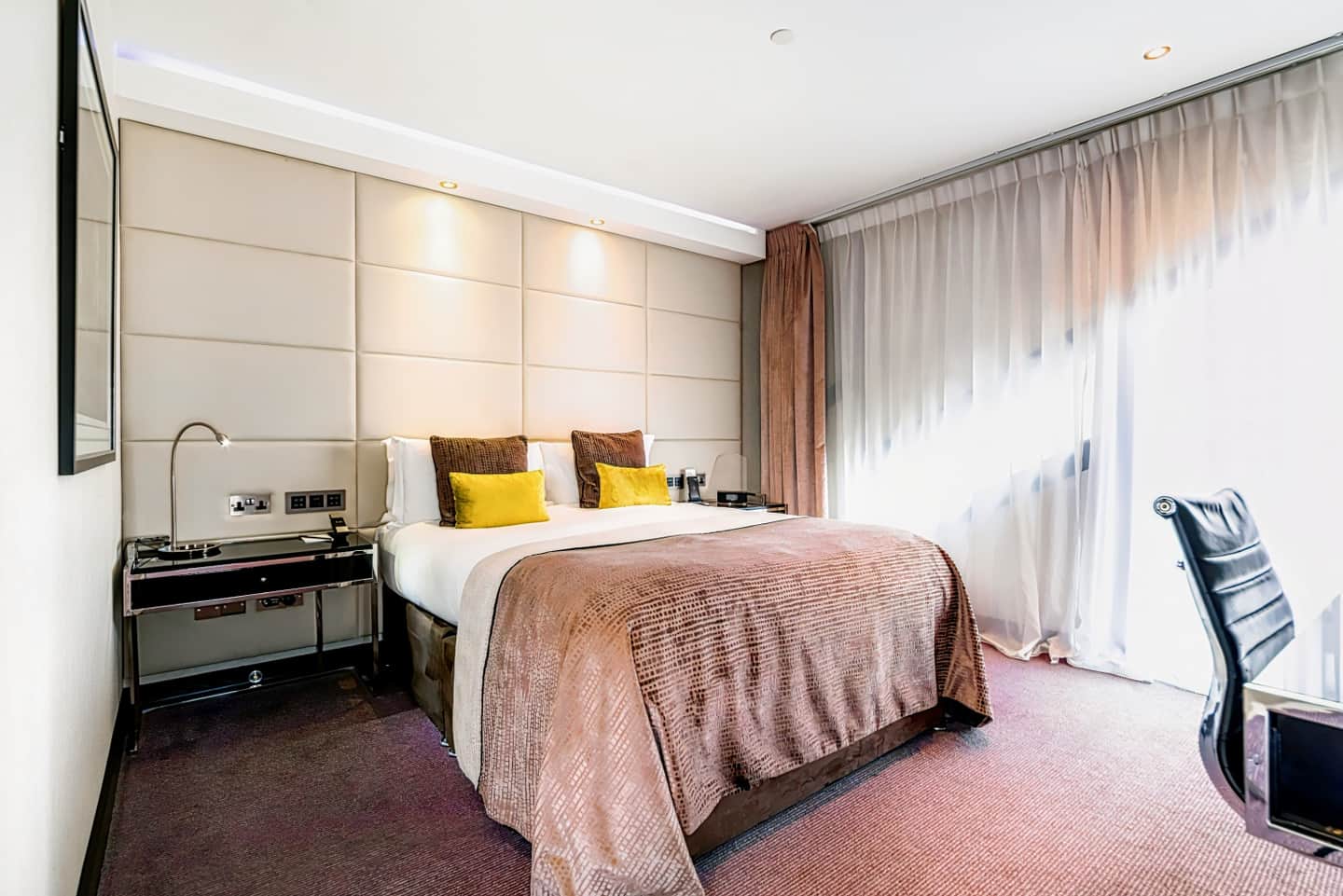 M by Montcalm