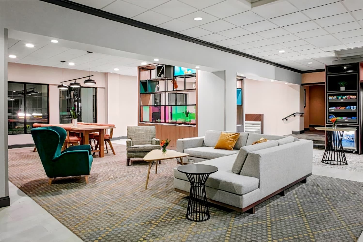 Holiday Inn & Suites Boston Peabody