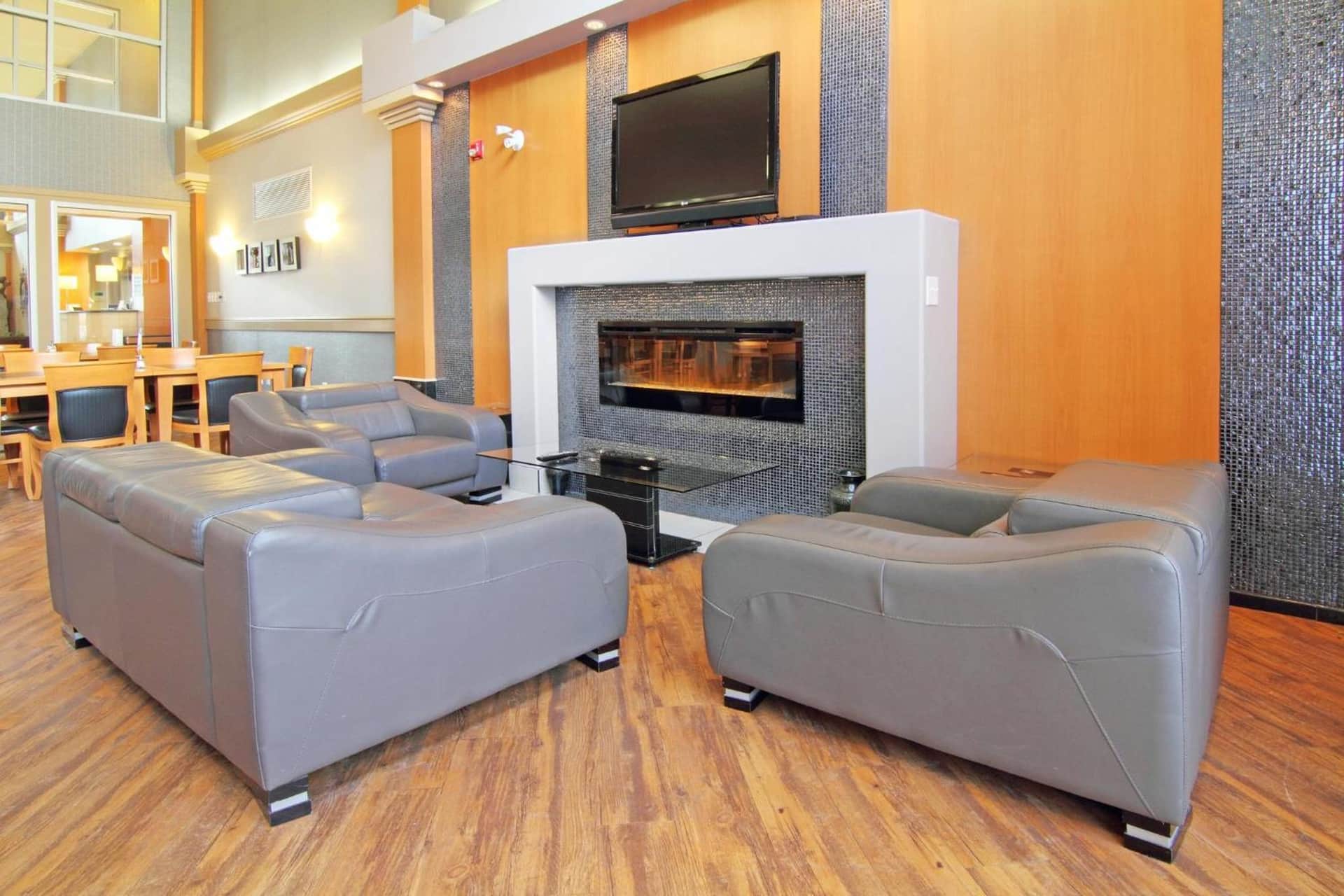 Holiday Inn Express & Suites, Calgary South McLeod Trail