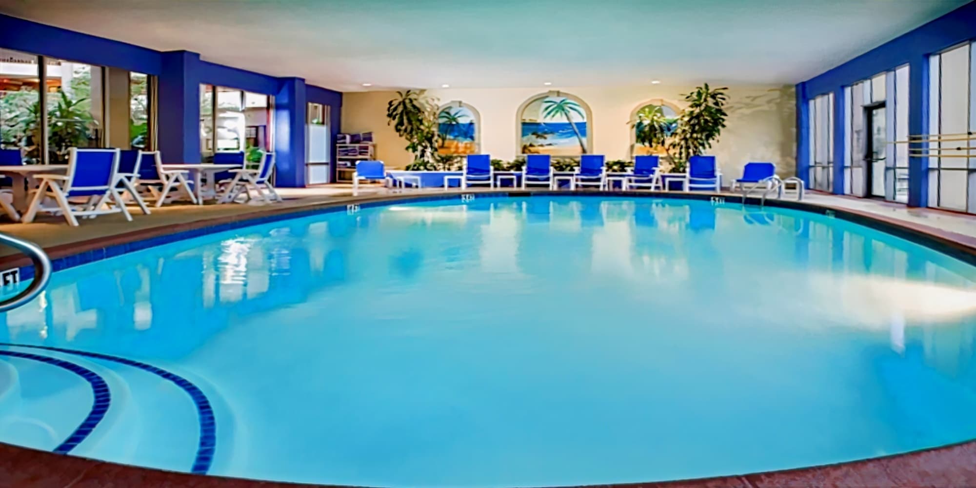 Crowne Plaza Suites Arlington - Ballpark - Stadium