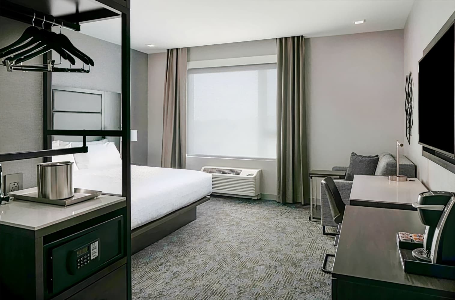 Holiday Inn Express Boston Logan Airport - Revere