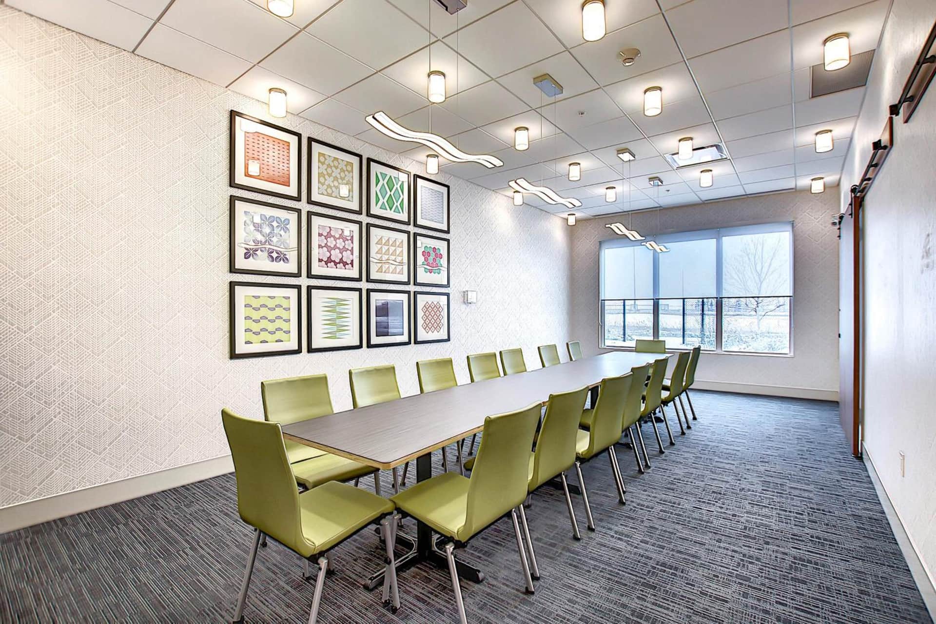 Holiday Inn Express & Suites Calgary Airport Trail NE