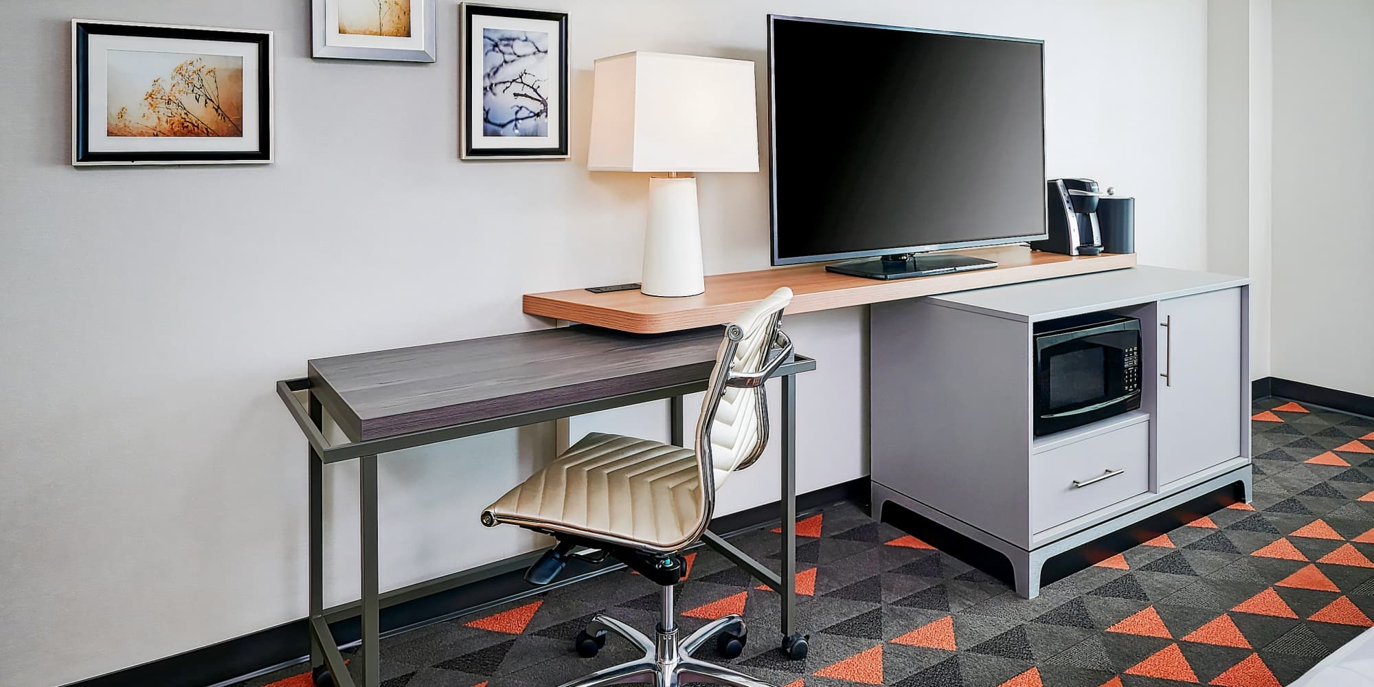 Holiday Inn & Suites Oakville at Bronte, an IHG Hotel