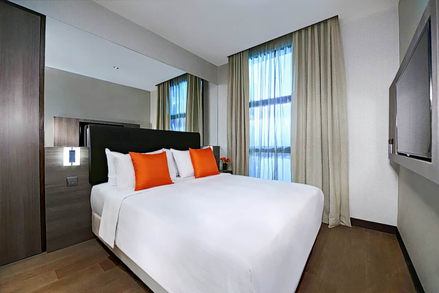 Hotel NuVe Stellar (formerly Aqueen Kitchener)