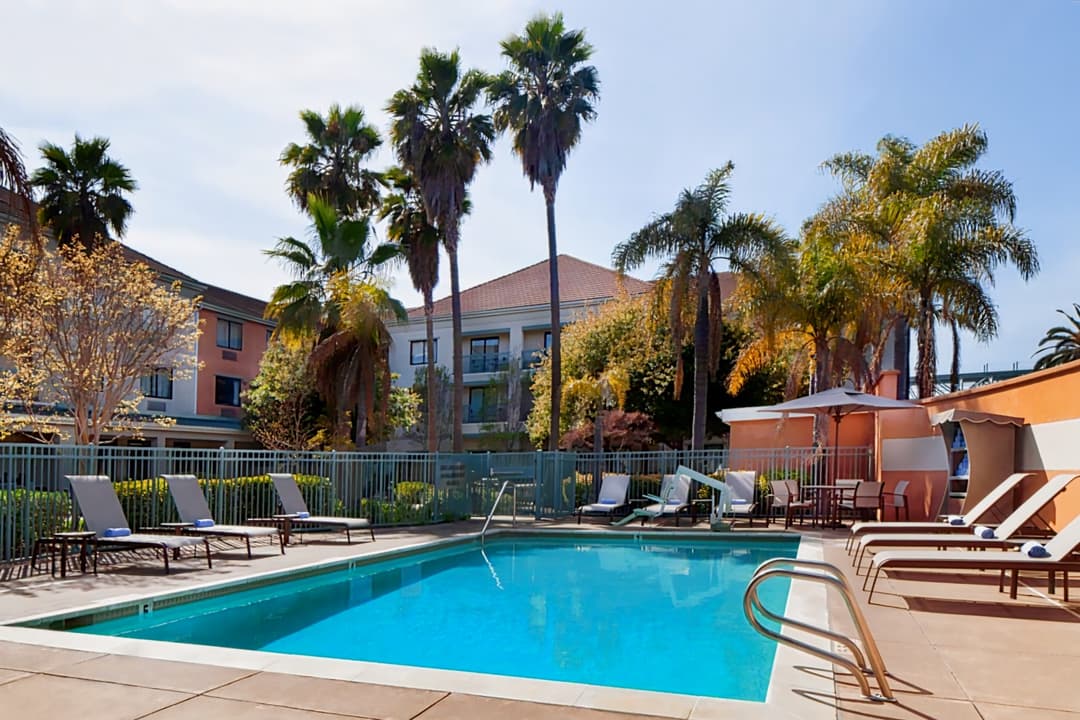 Courtyard by Marriott Oakland Airport