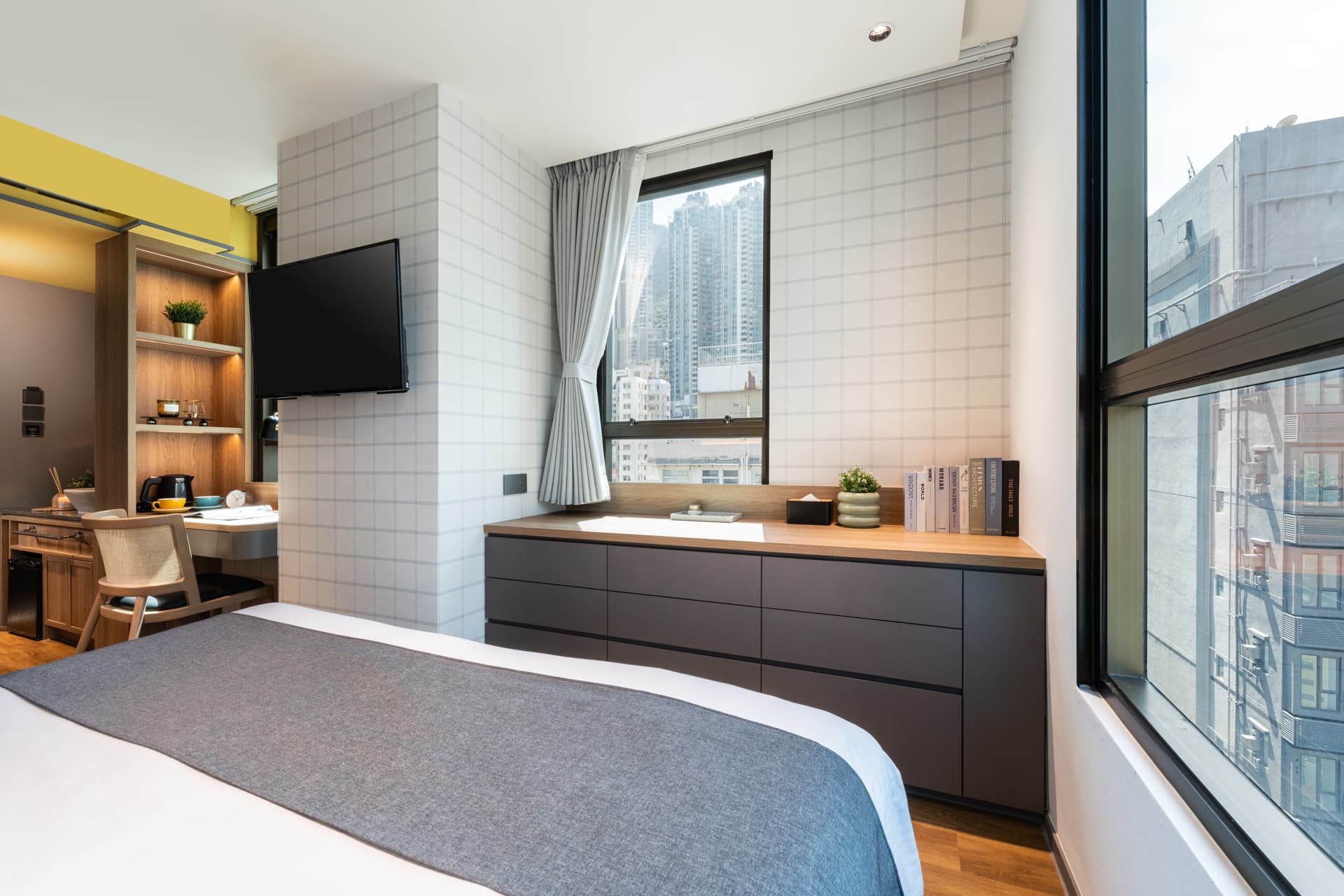 Dash Living on Hollywood