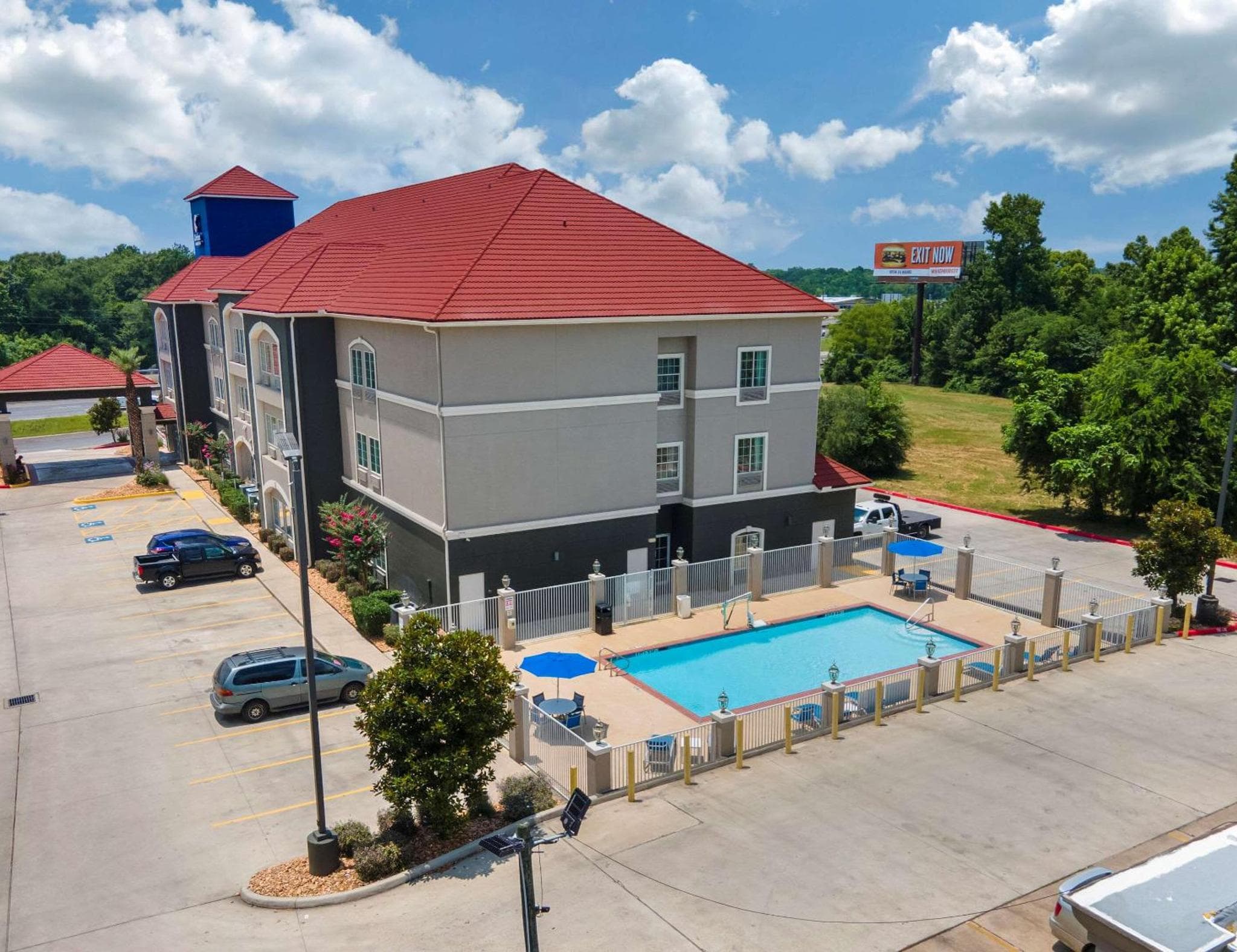 Comfort Inn & Suites Cleveland, Texas