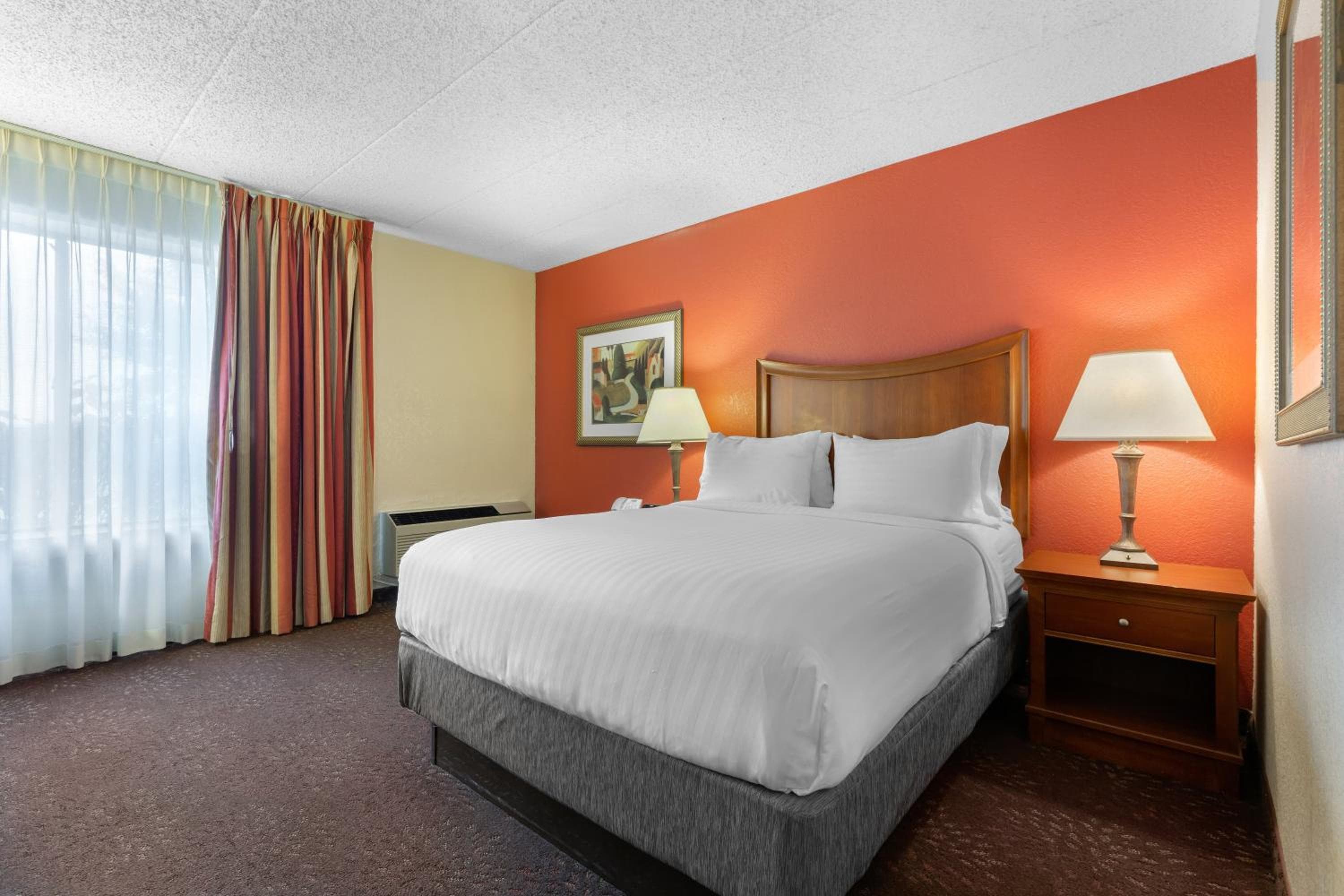 Holiday Inn Express Chicago-Downers Grove, an IHG Hotel