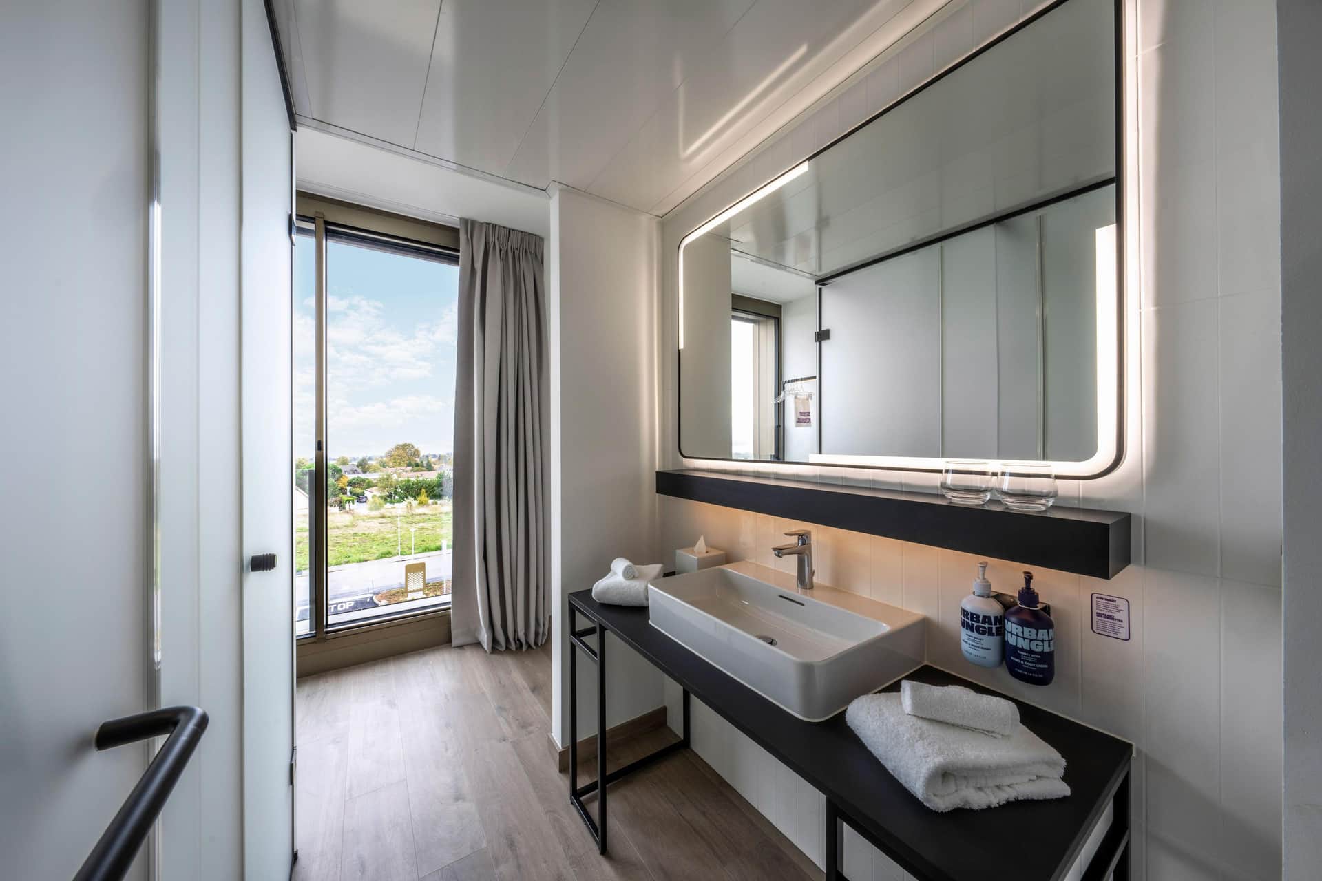 Yotel Lake Geneva