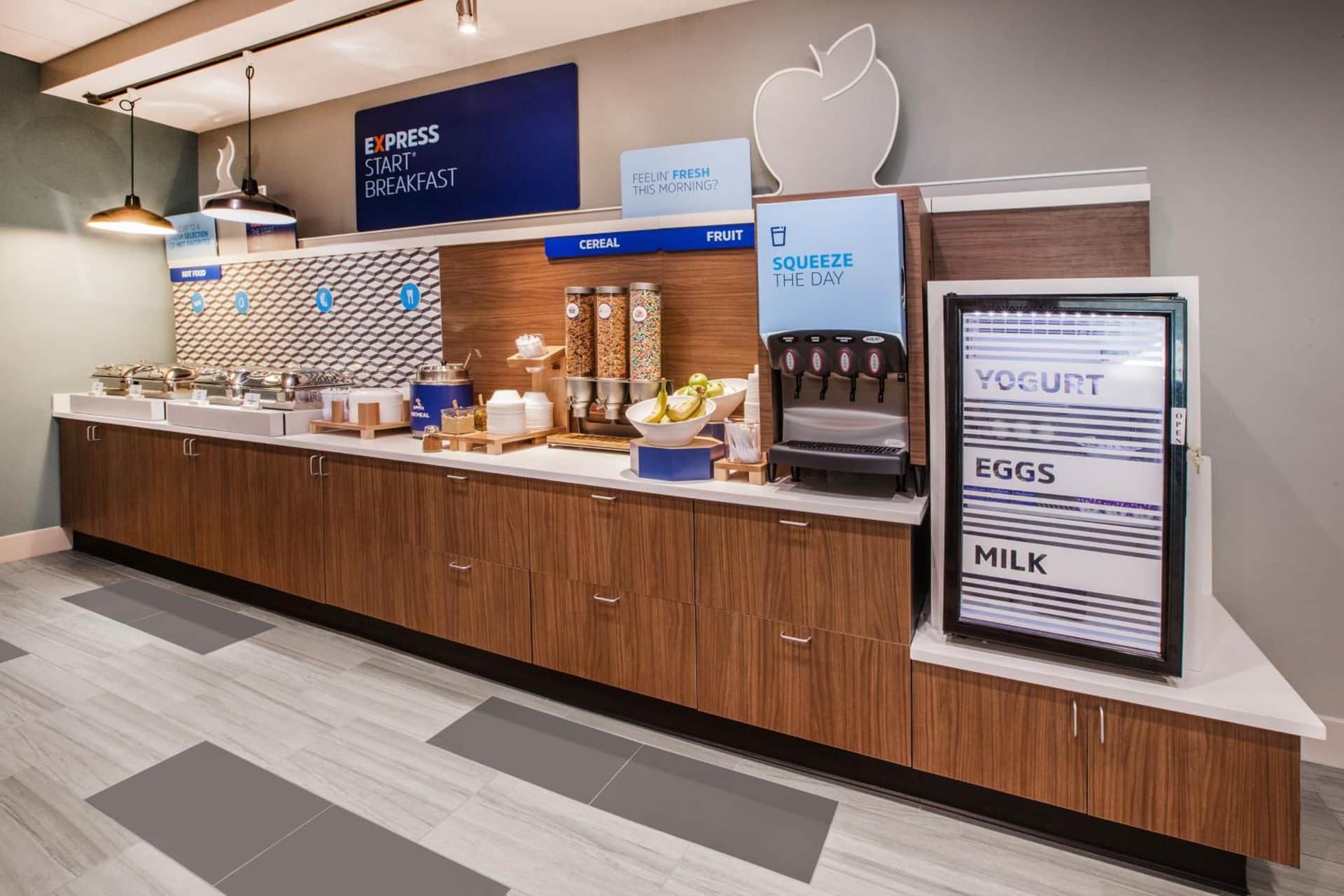 Holiday Inn Express Airport East, an IHG Hotel
