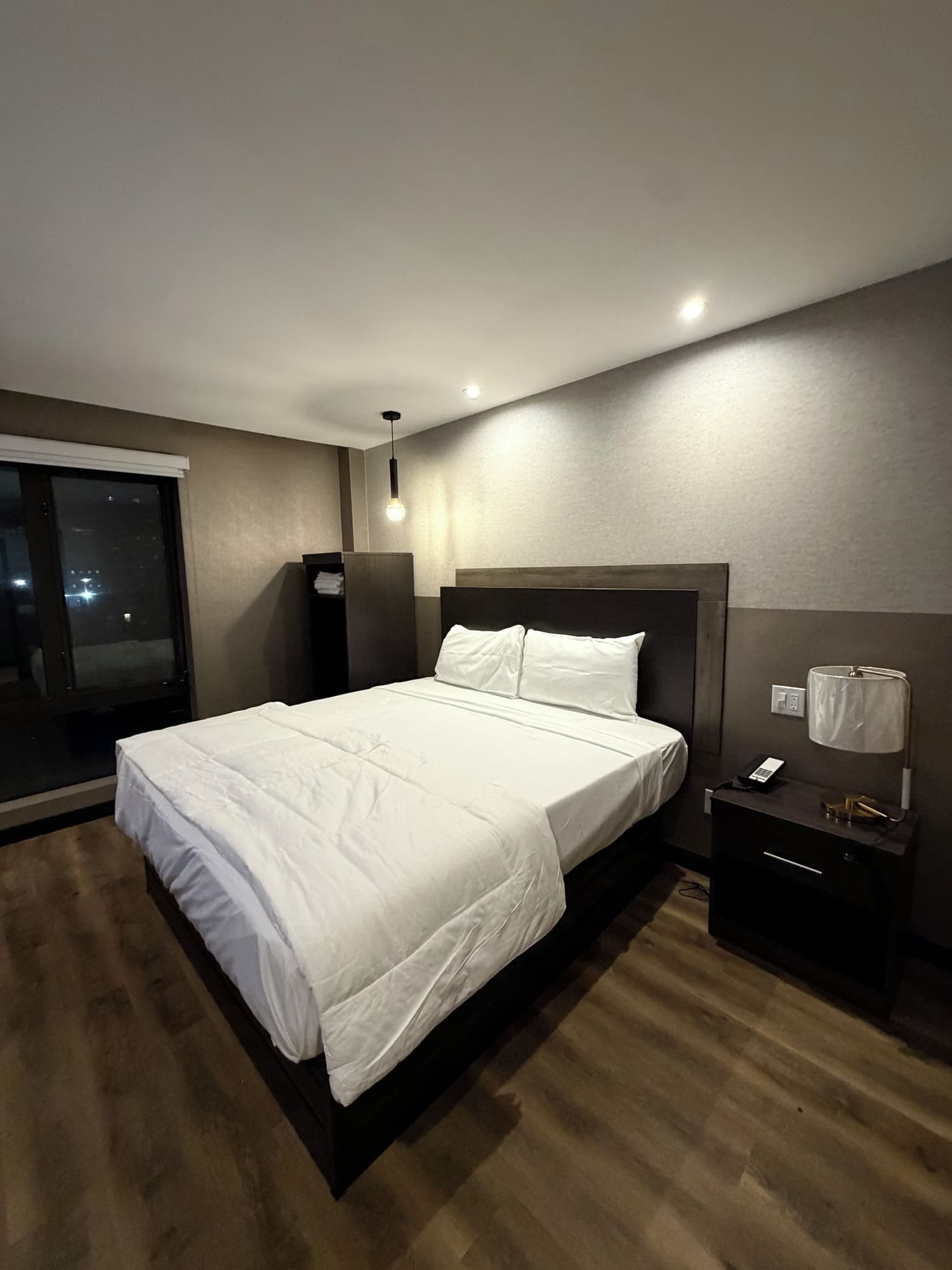 Lux Hotel LIC