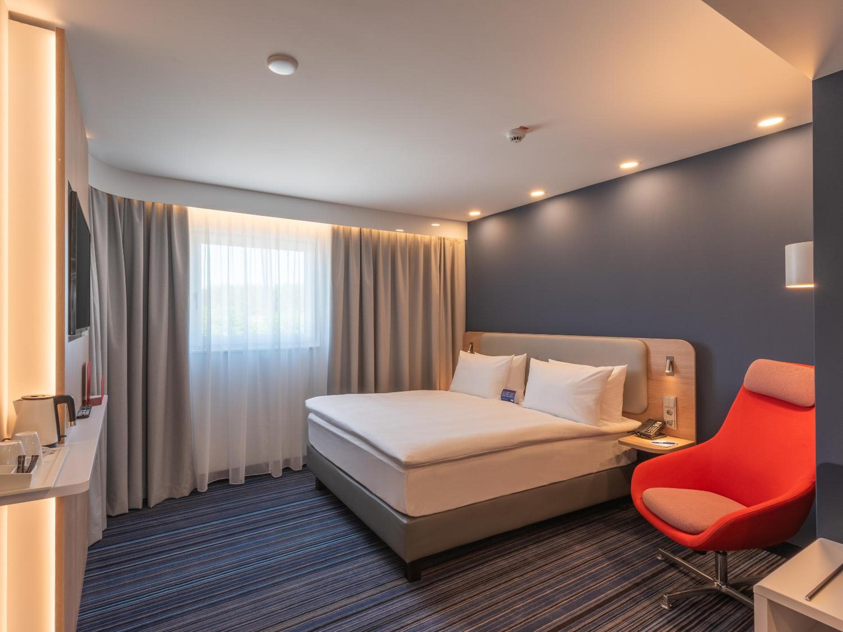 Holiday Inn Express - Hamburg South A7-AS42, an IHG Hotel