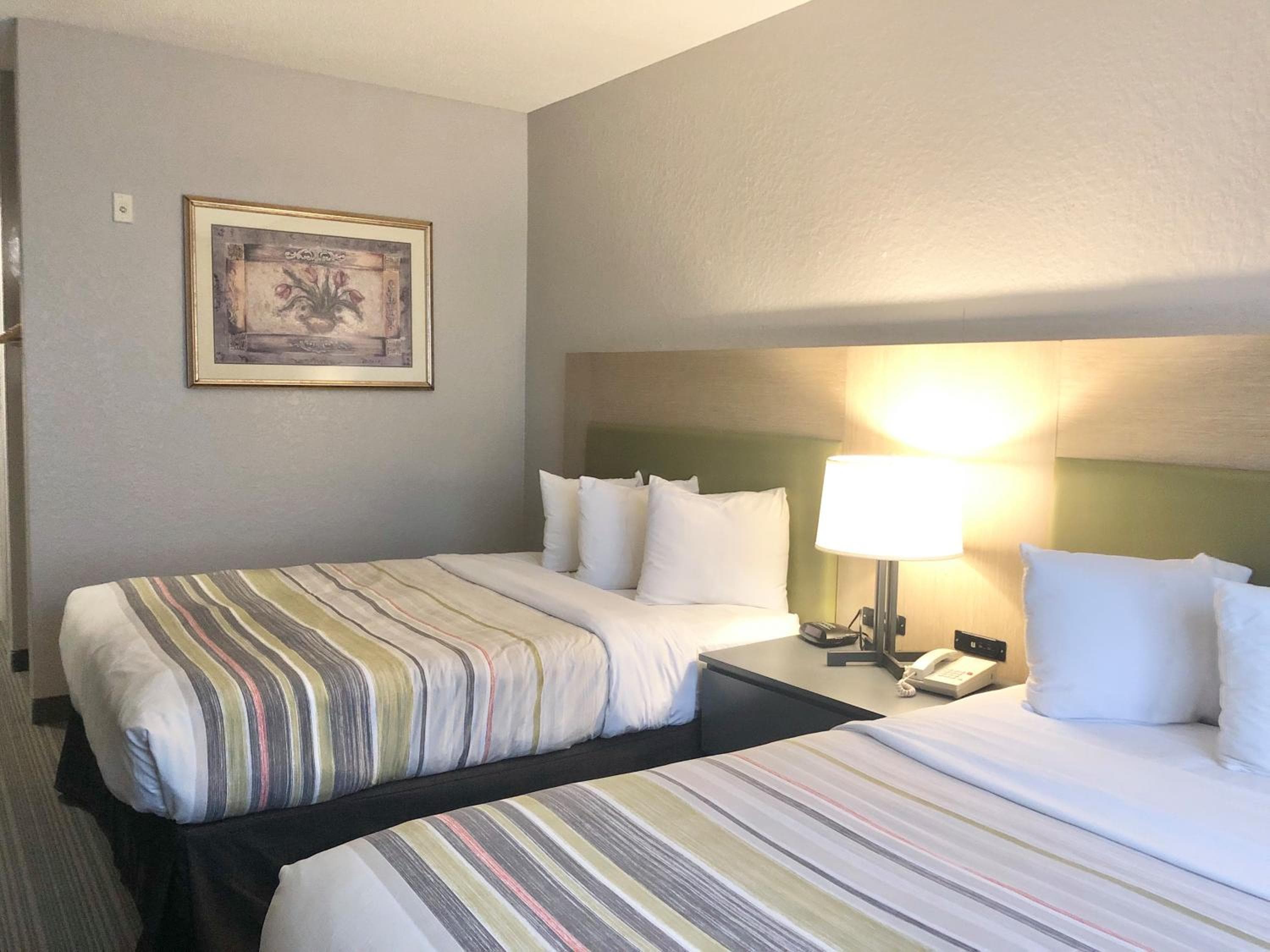 Sonesta Essential IAH Airport JFK Boulevard - Newly Renovated