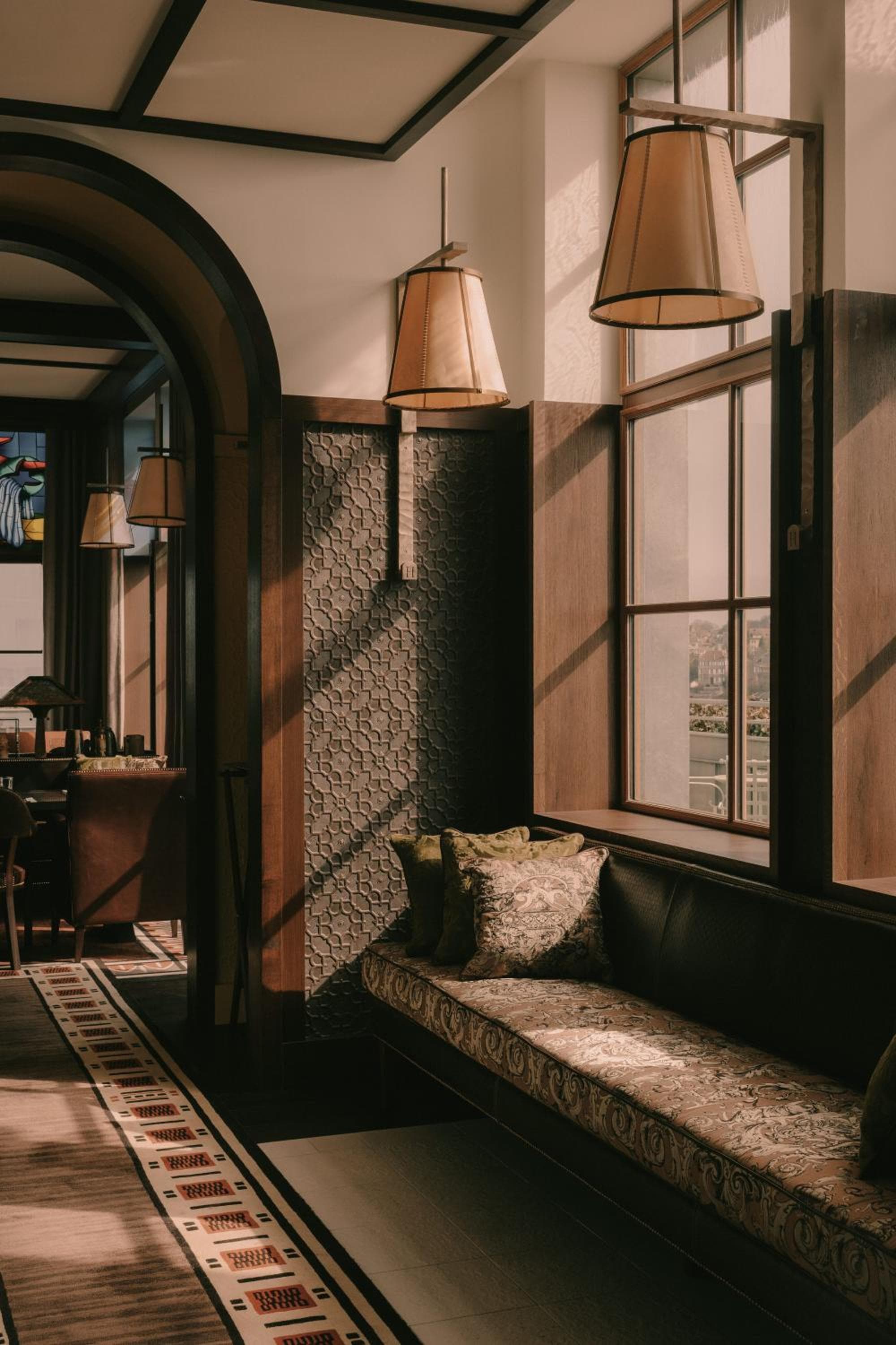 Maison Heler Metz, Curio Collection By Hilton