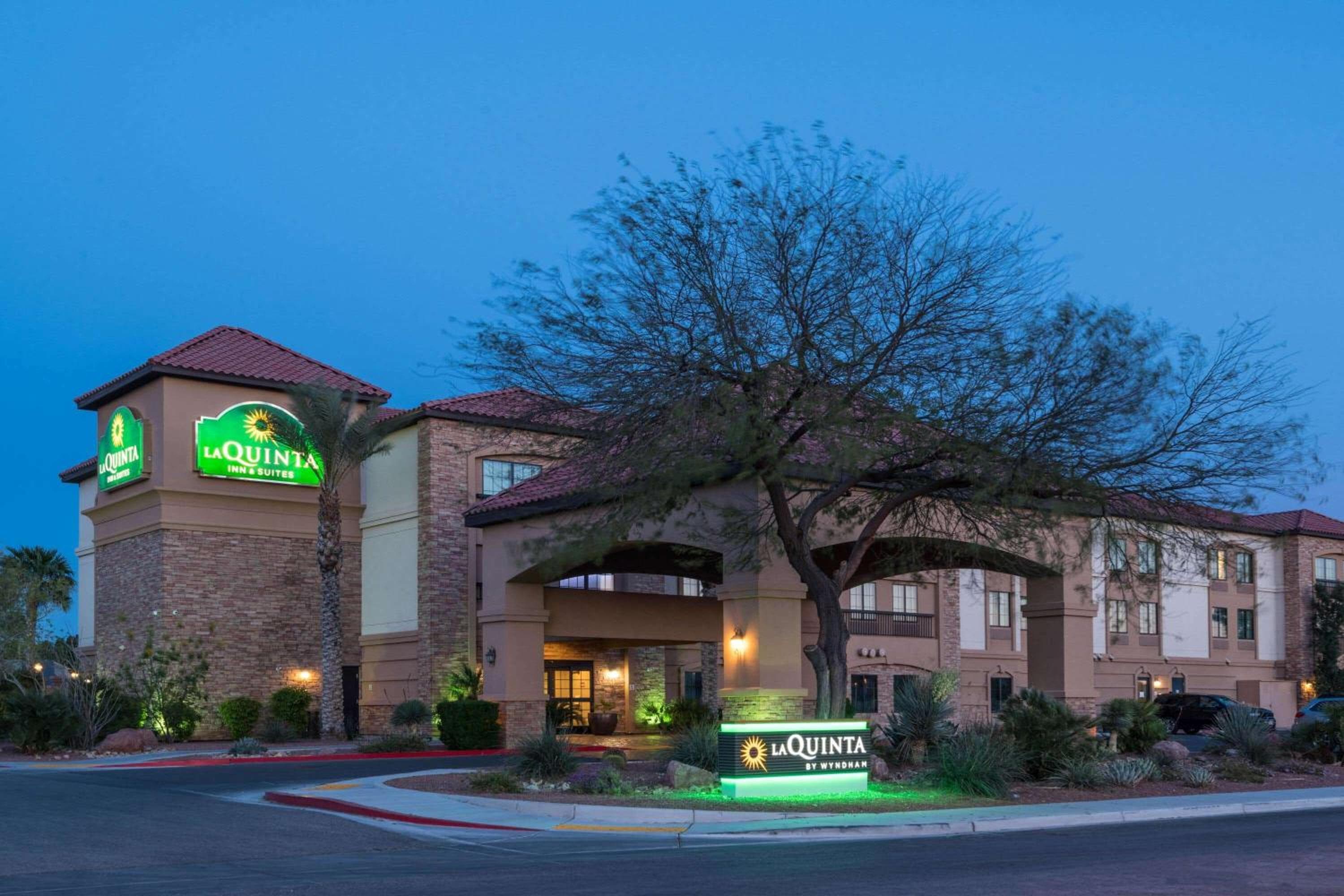 La Quinta Inn & Suites by Wyndham Las Vegas Airport South