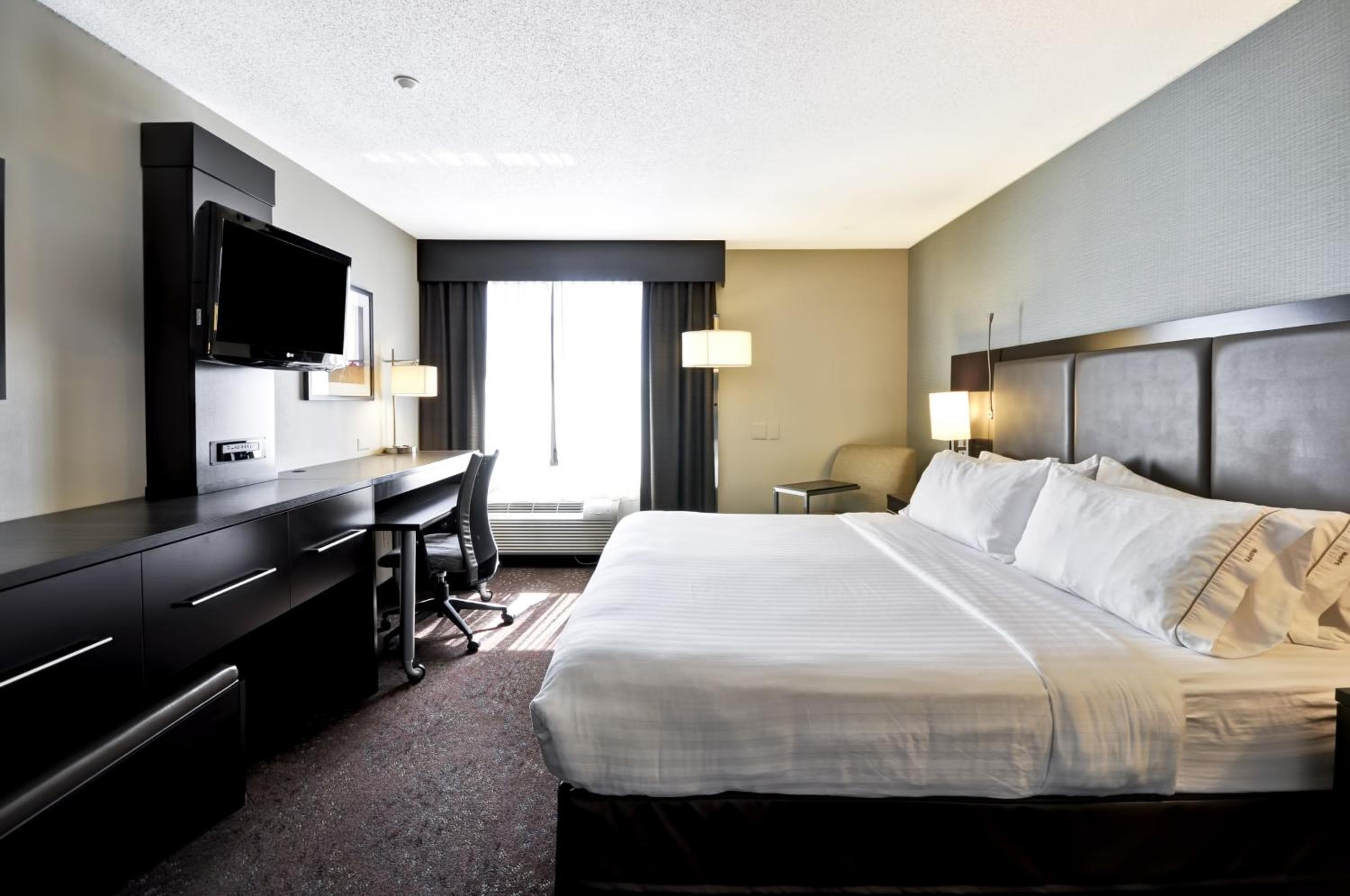 Holiday Inn Express Romulus / Detroit Airport by IHG