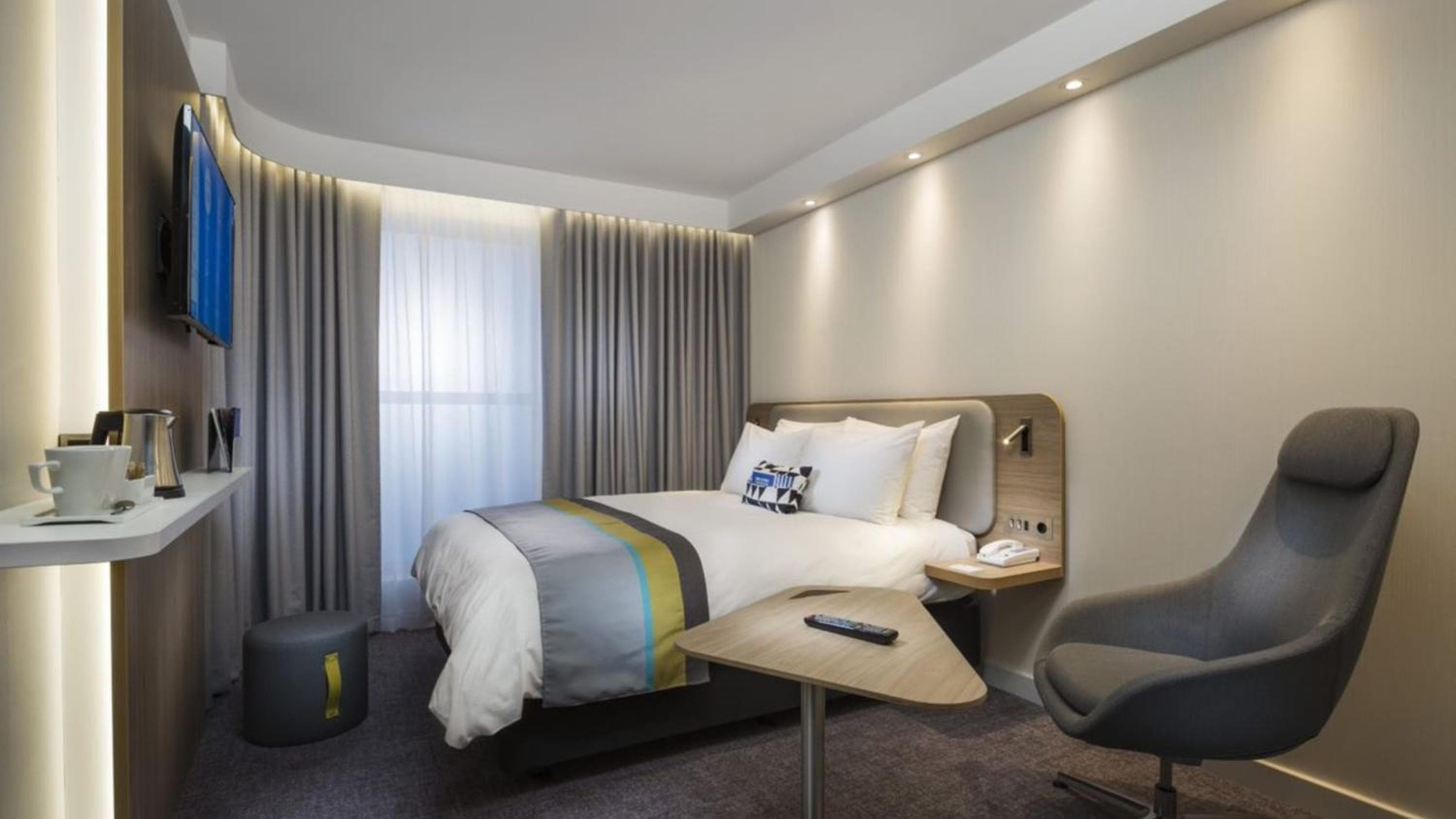Holiday Inn Express Brussels - Airport by IHG