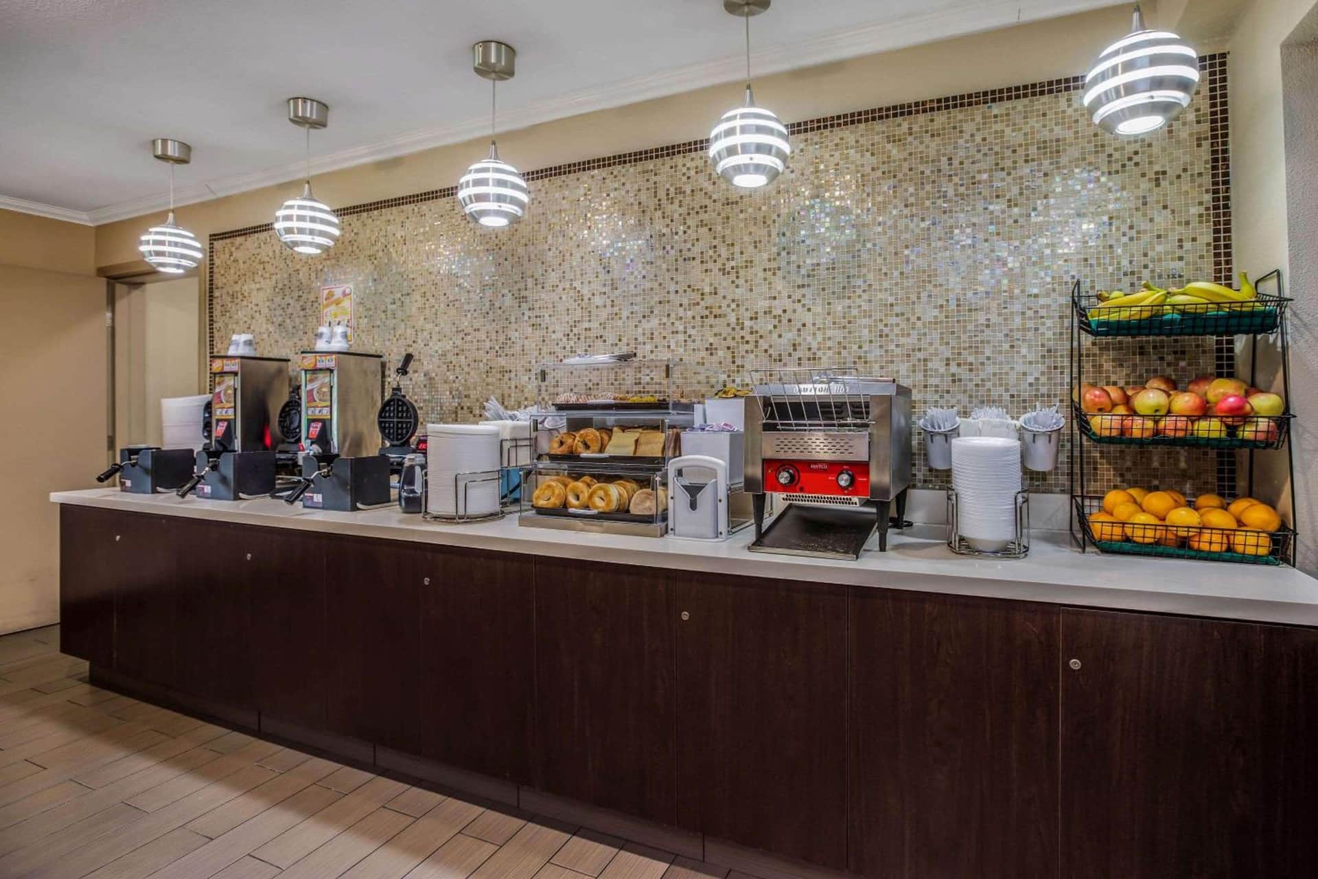 La Quinta Inn & Suites by Wyndham Carlsbad - Legoland Area
