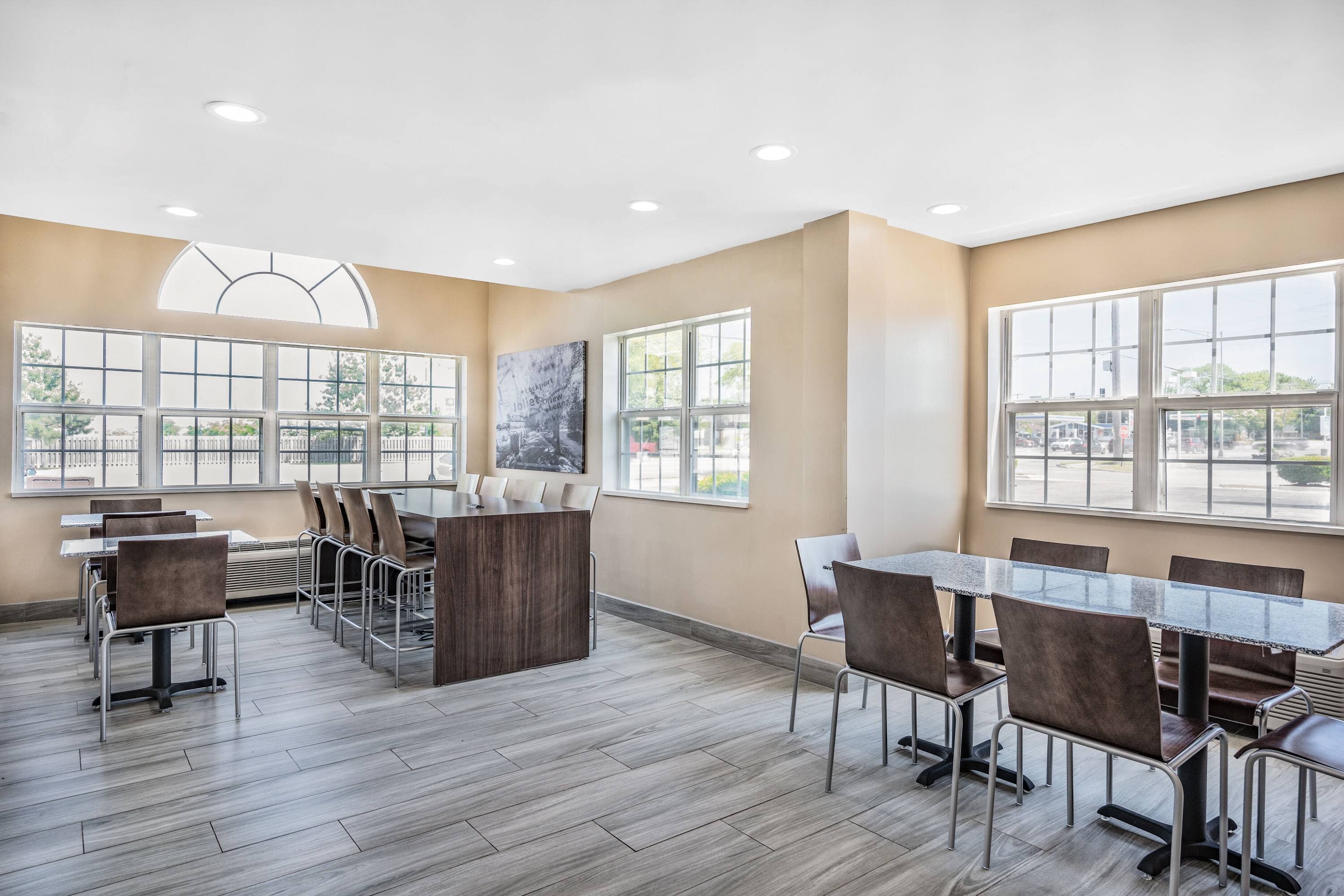 Super 8 by Wyndham Joliet