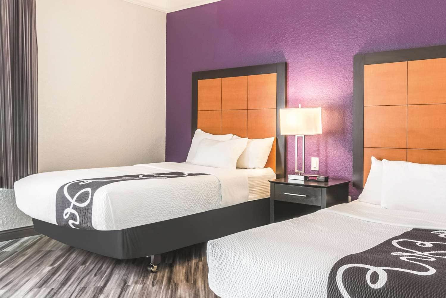 La Quinta Inn & Suites by Wyndham Orlando Airport