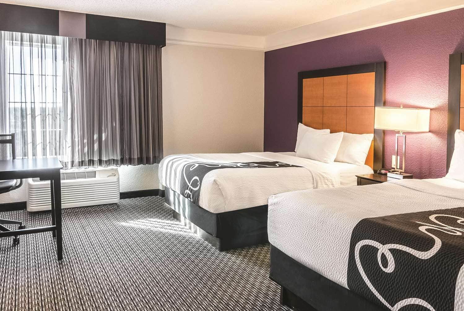 La Quinta Inn & Suites by Wyndham Orlando Airport
