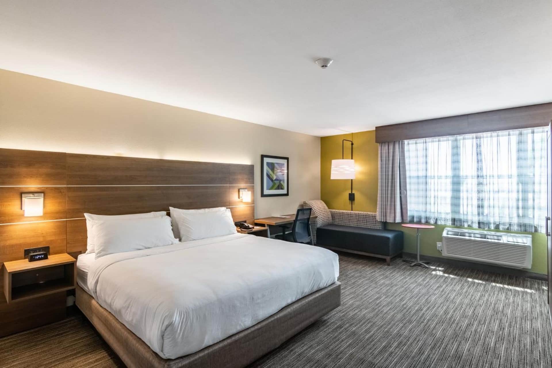 Holiday Inn Express & Suites - Camarillo