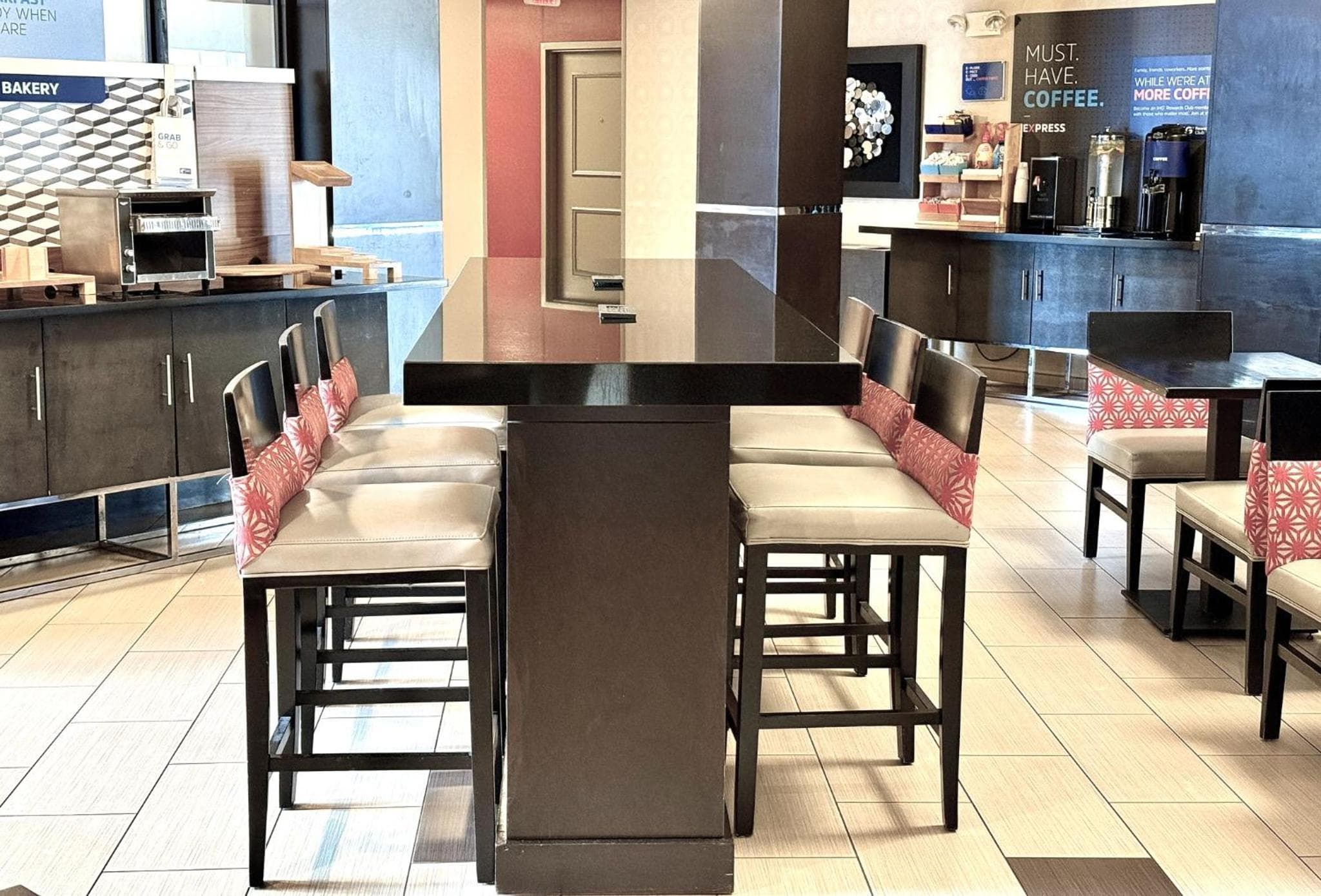 Holiday Inn Express & Suites - Naples Downtown - 5th Avenue