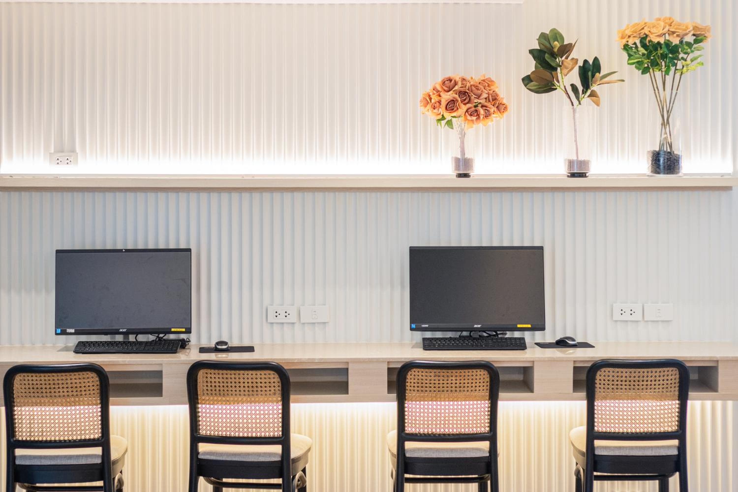 Blue Hippo & Red Crocodile Hotel