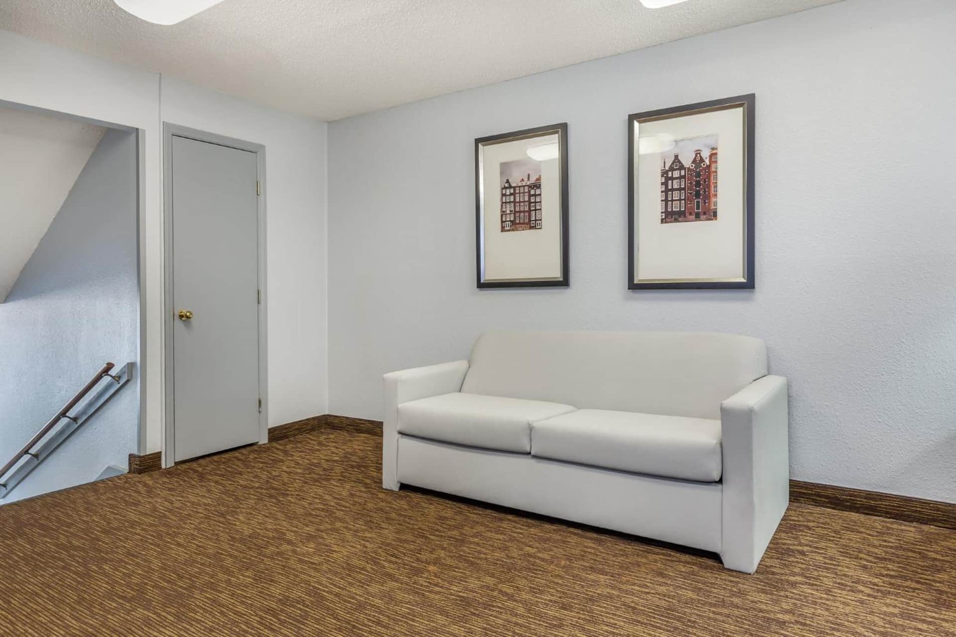 HomeTowne Studios & Suites by Red Roof Greensboro
