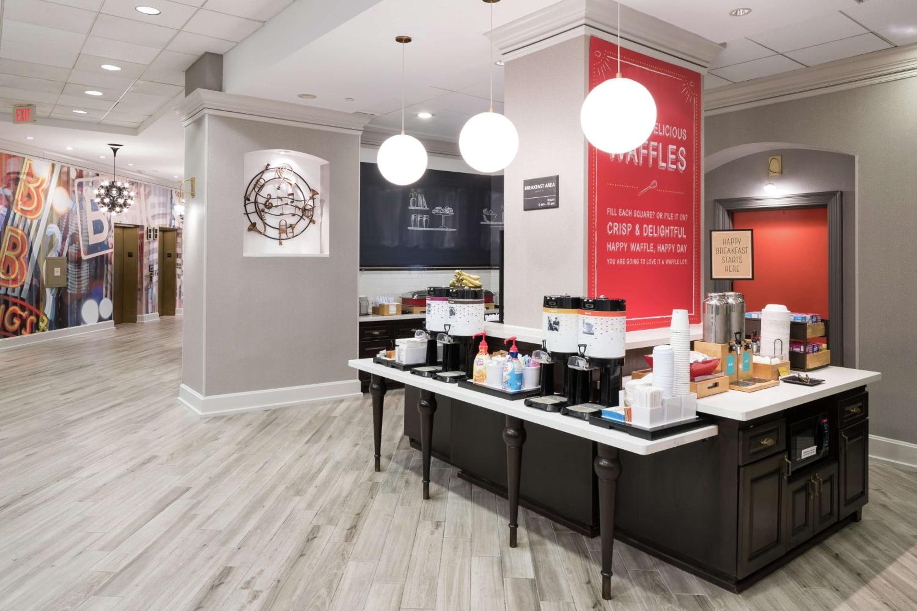 Hampton Inn & Suites Memphis at Beale Street