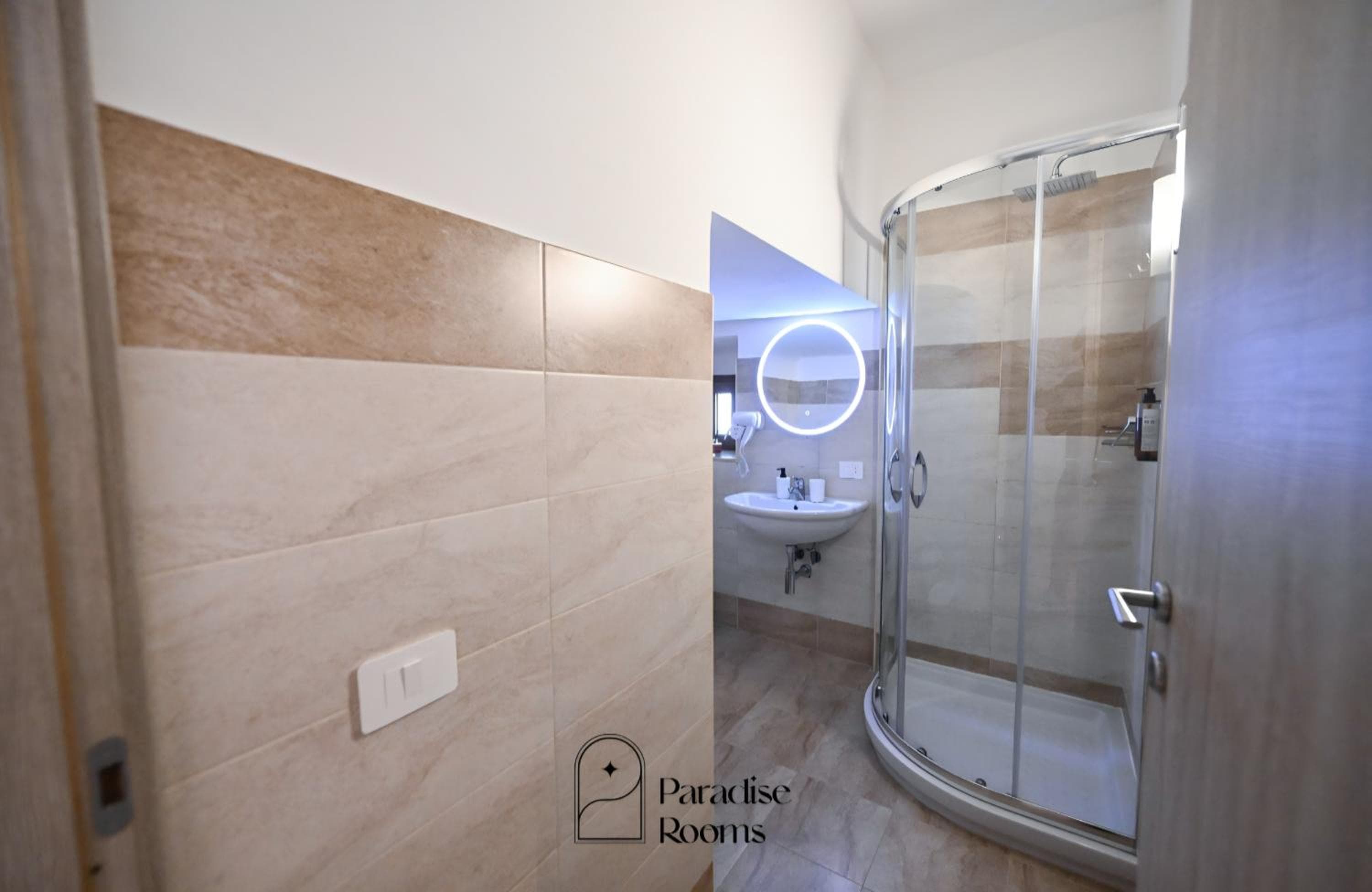 Hotel Paradise Rooms