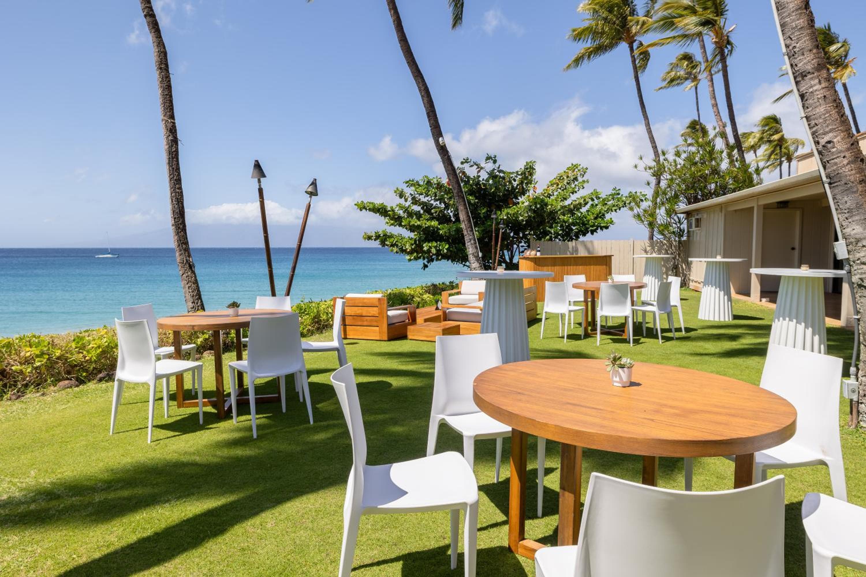 Royal Lahaina Resort & Bungalows