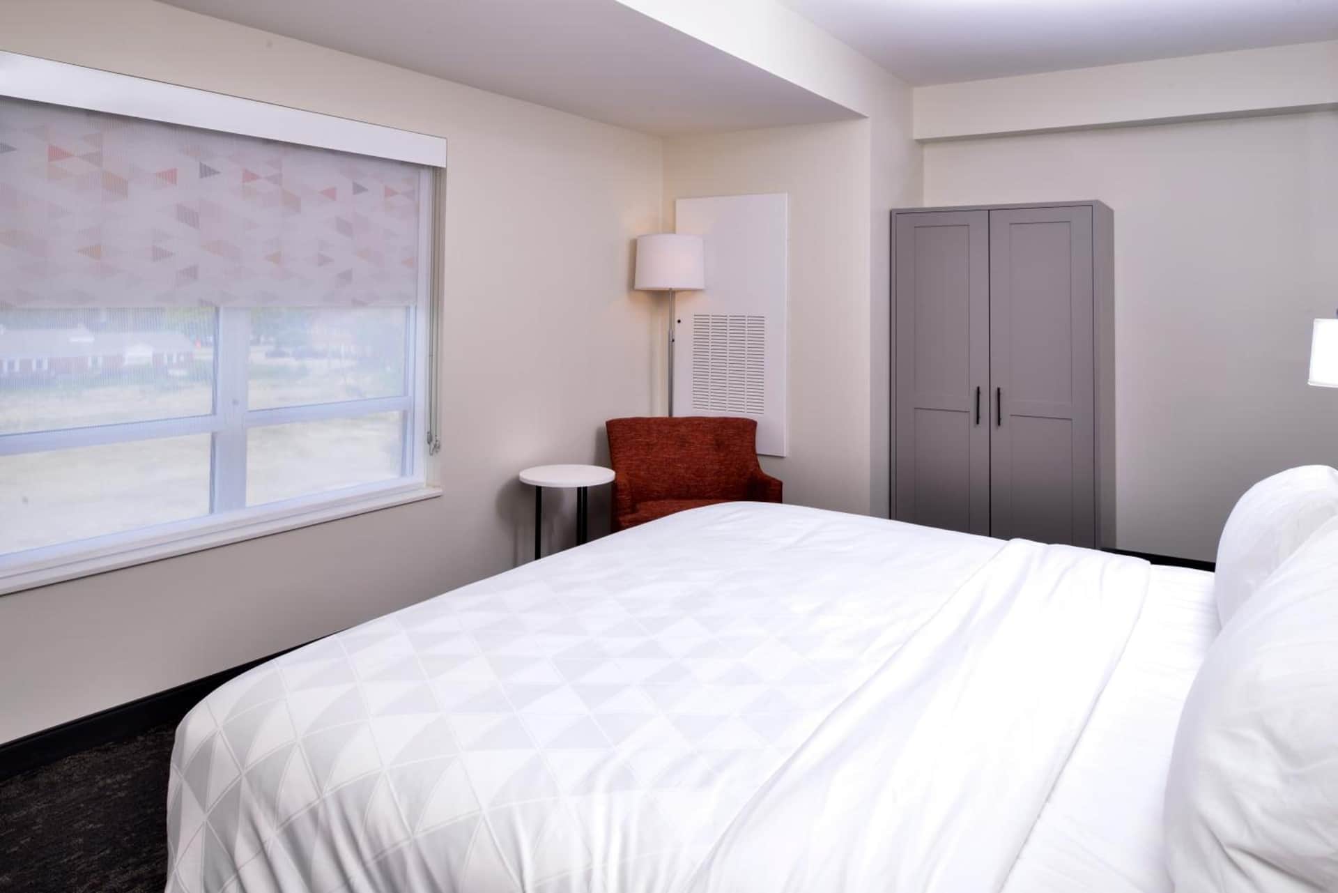 Holiday Inn & Suites Farmington Hills - Detroit NW by IHG