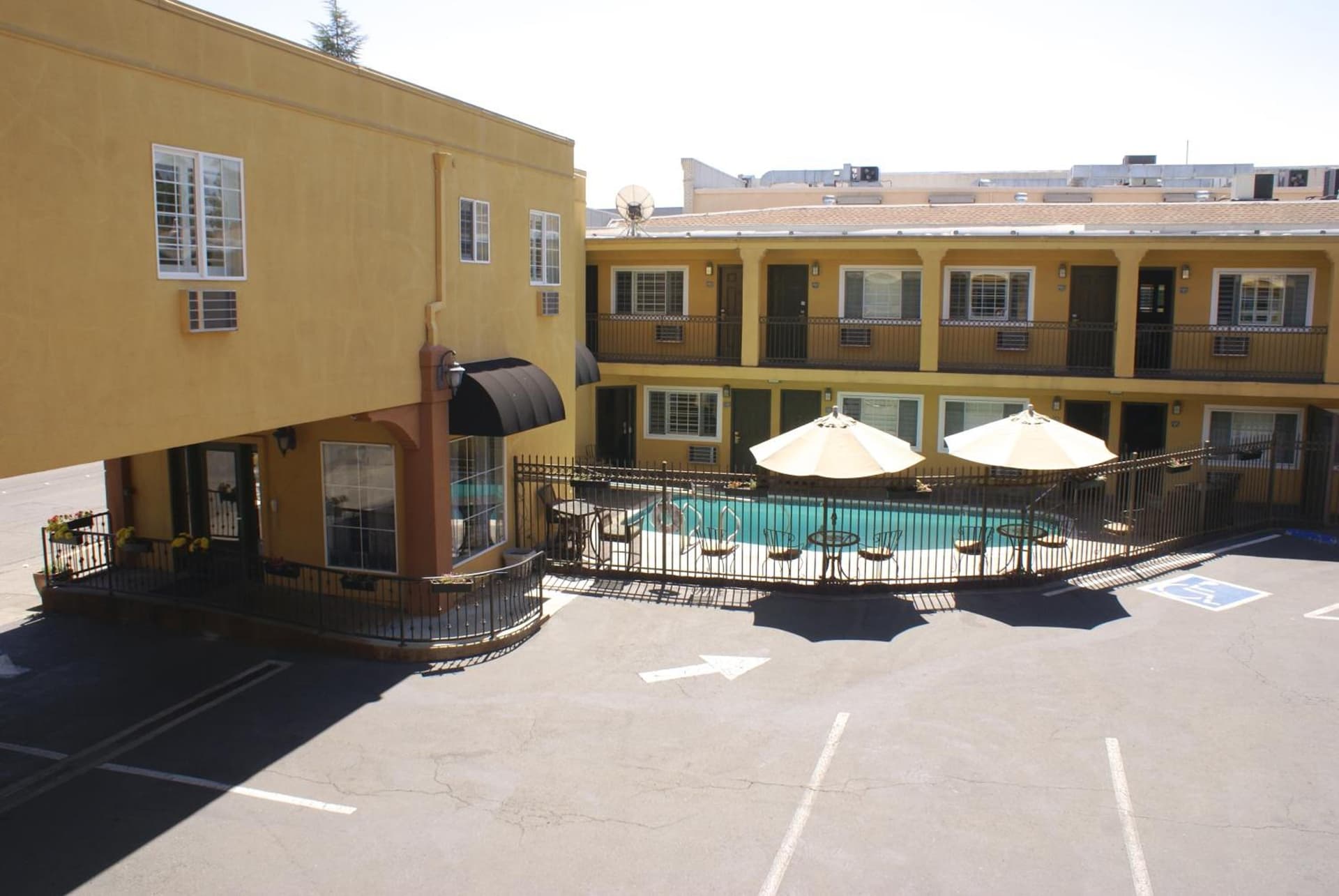 Napa Valley Hotel and Suites