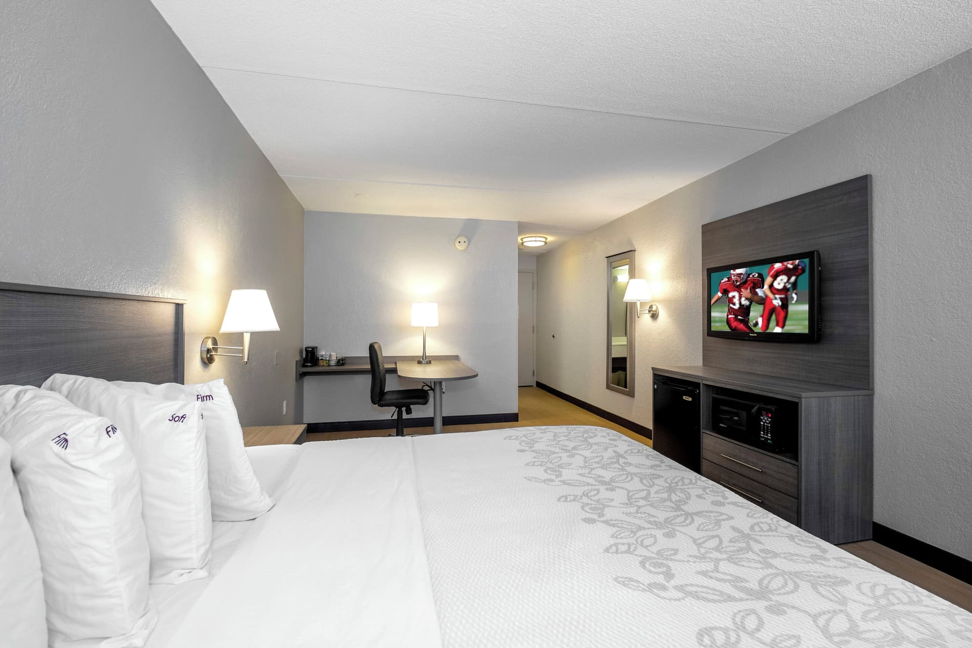 Red Roof Inn PLUS Boston - Mansfield - Foxboro