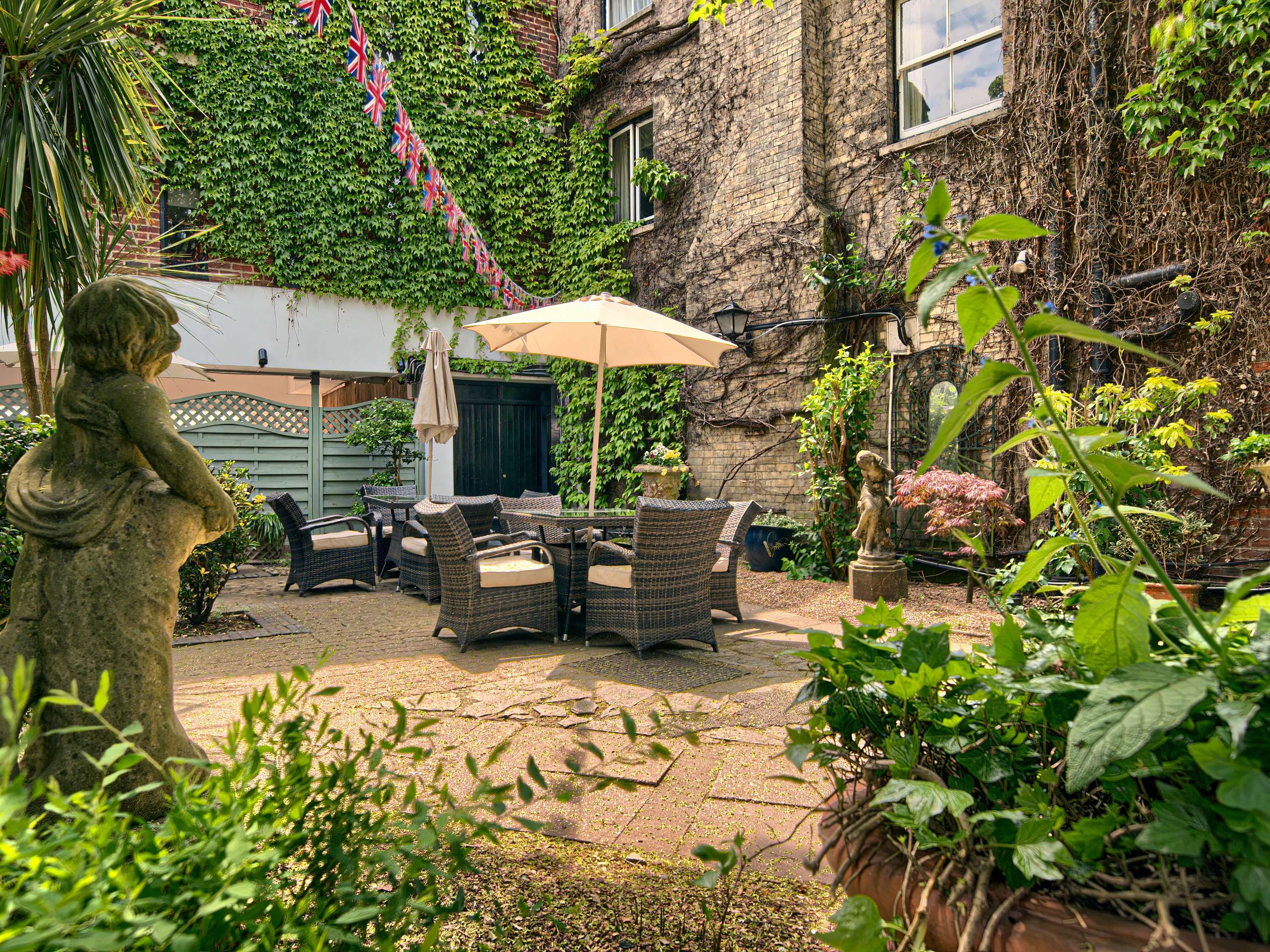 Mercure Salisbury White Hart Hotel